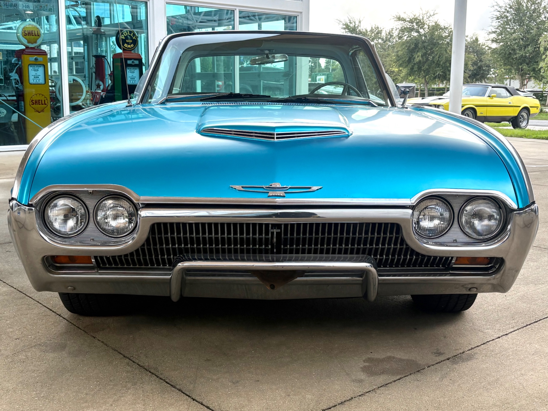 Vehicle photo 6