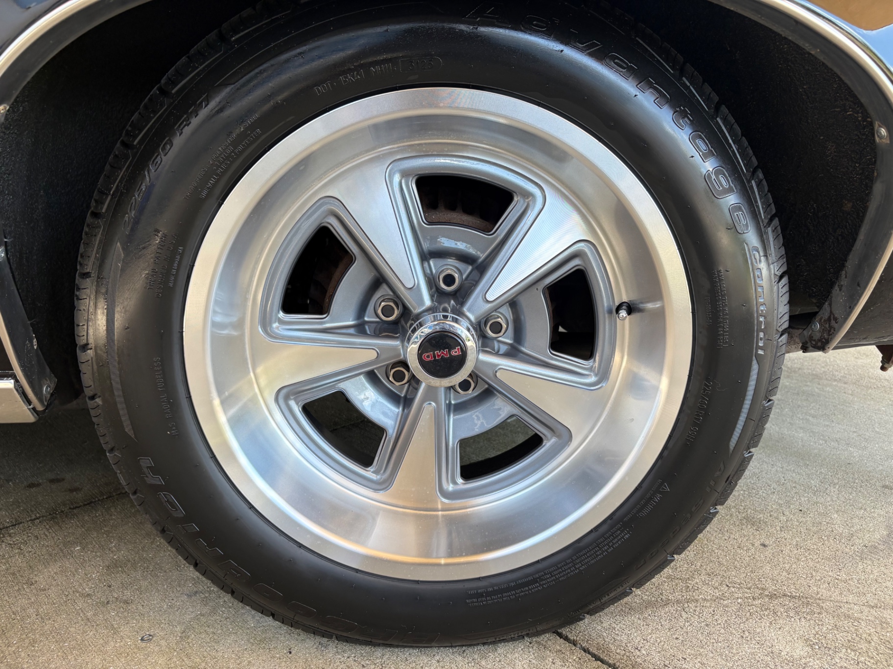 Vehicle photo 23