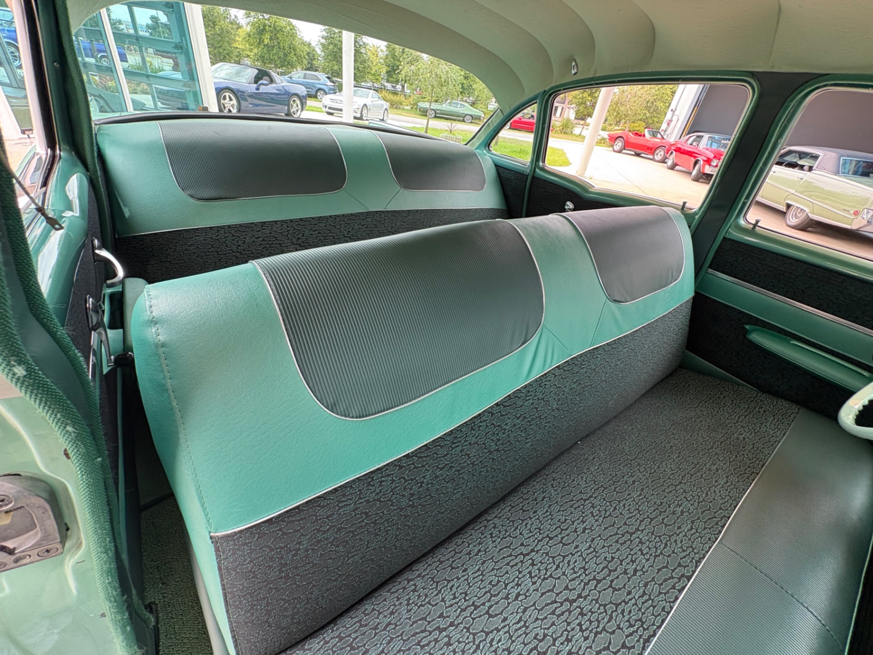 Vehicle photo 47