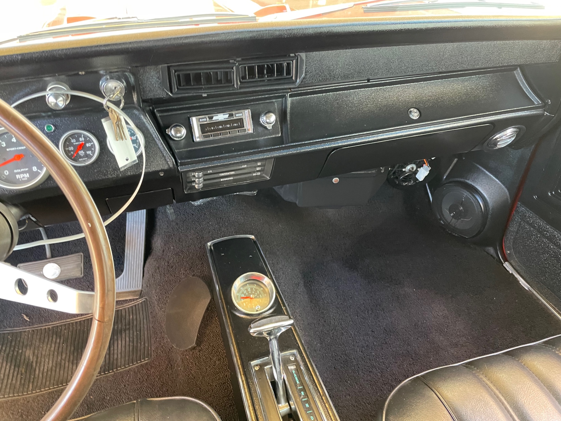 Vehicle photo 36