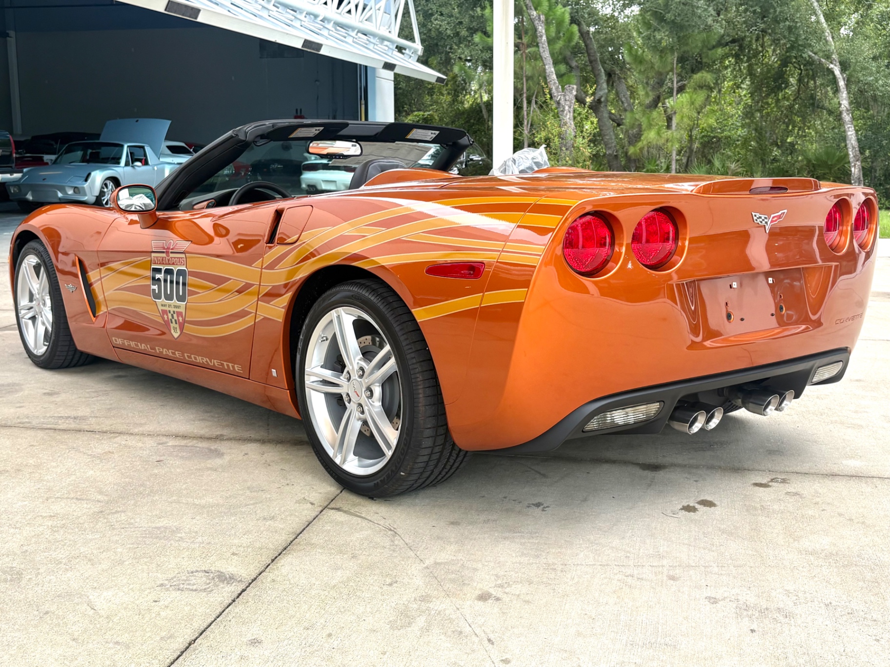 Vehicle photo 9