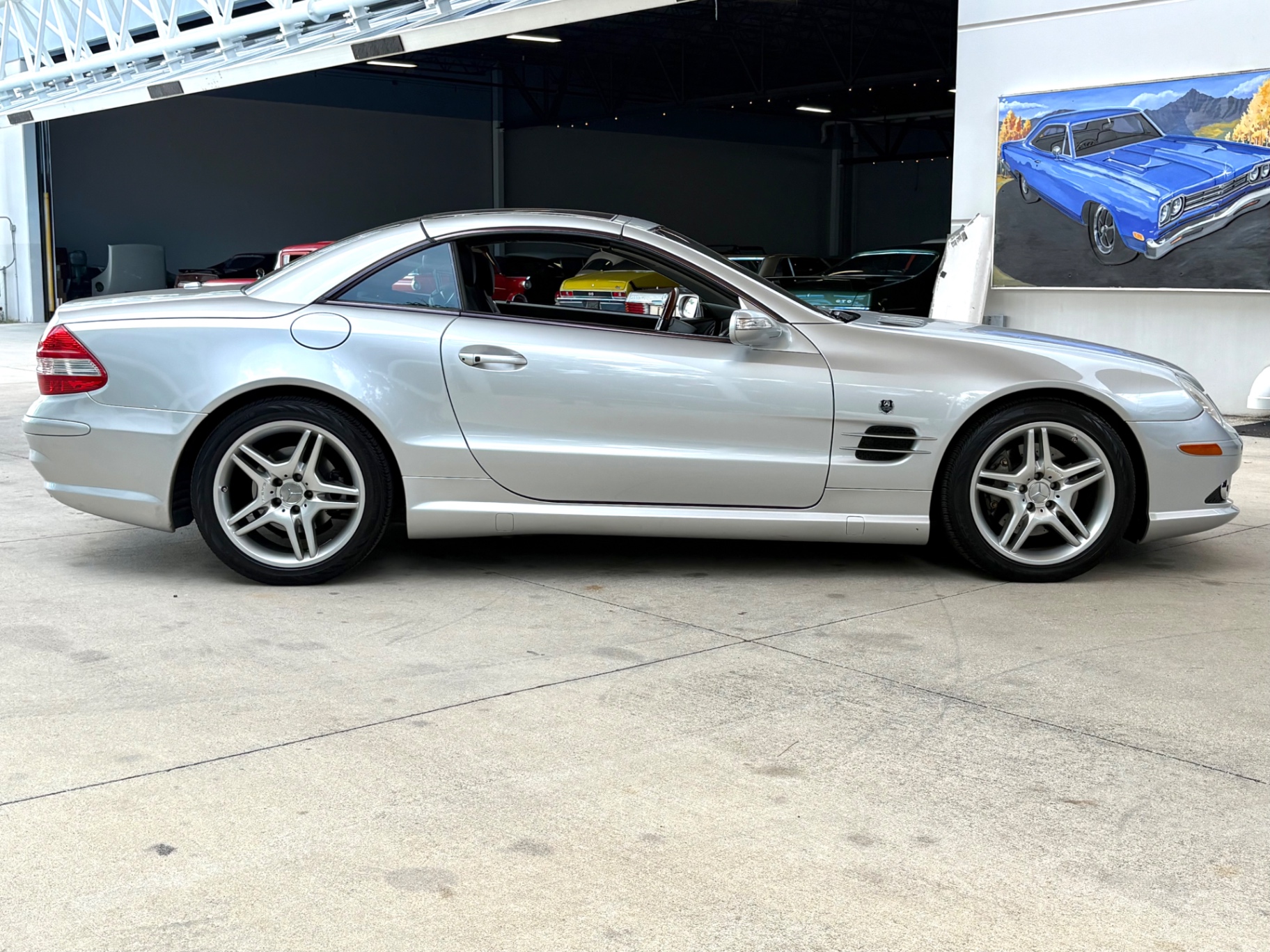 Vehicle photo 22