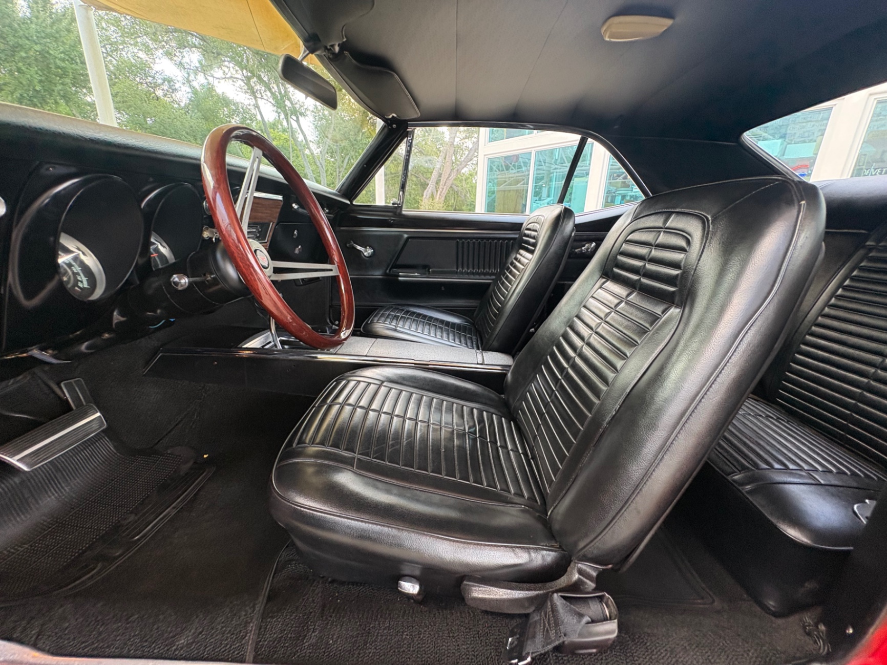 Vehicle photo 35
