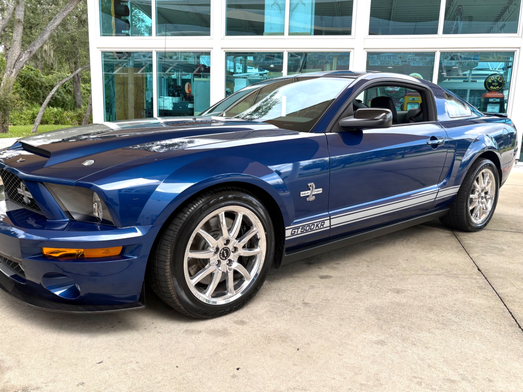 Vehicle photo 12