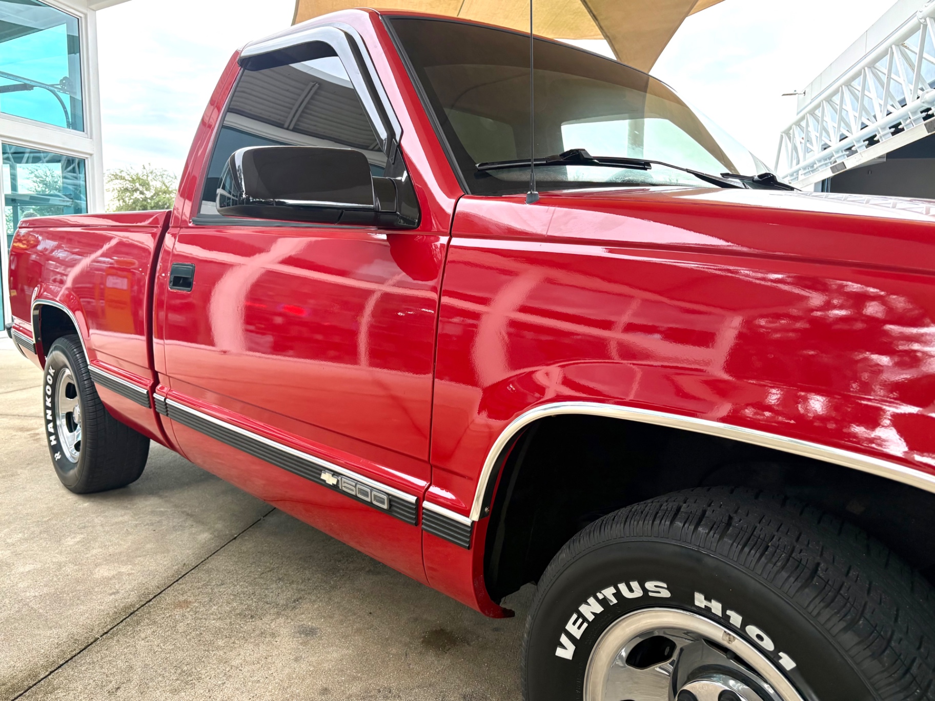 Vehicle photo 18