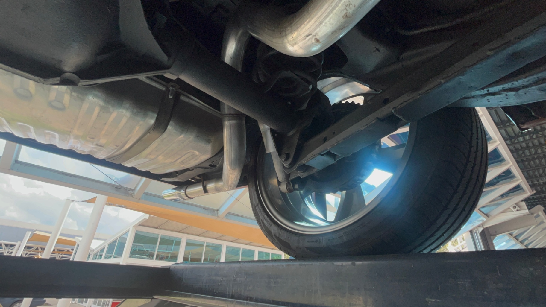 Vehicle photo 46