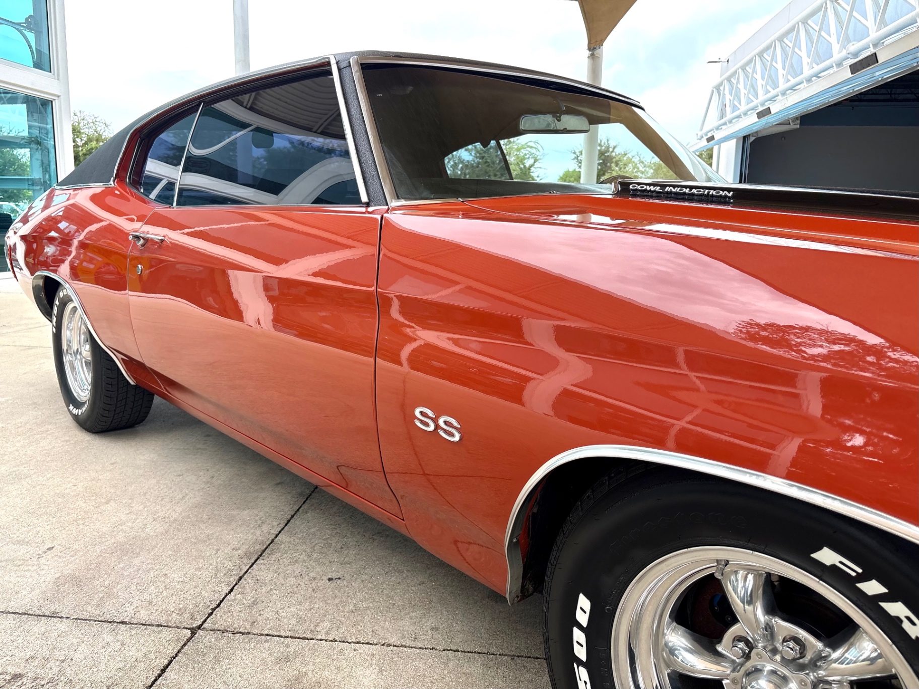 Vehicle photo 17