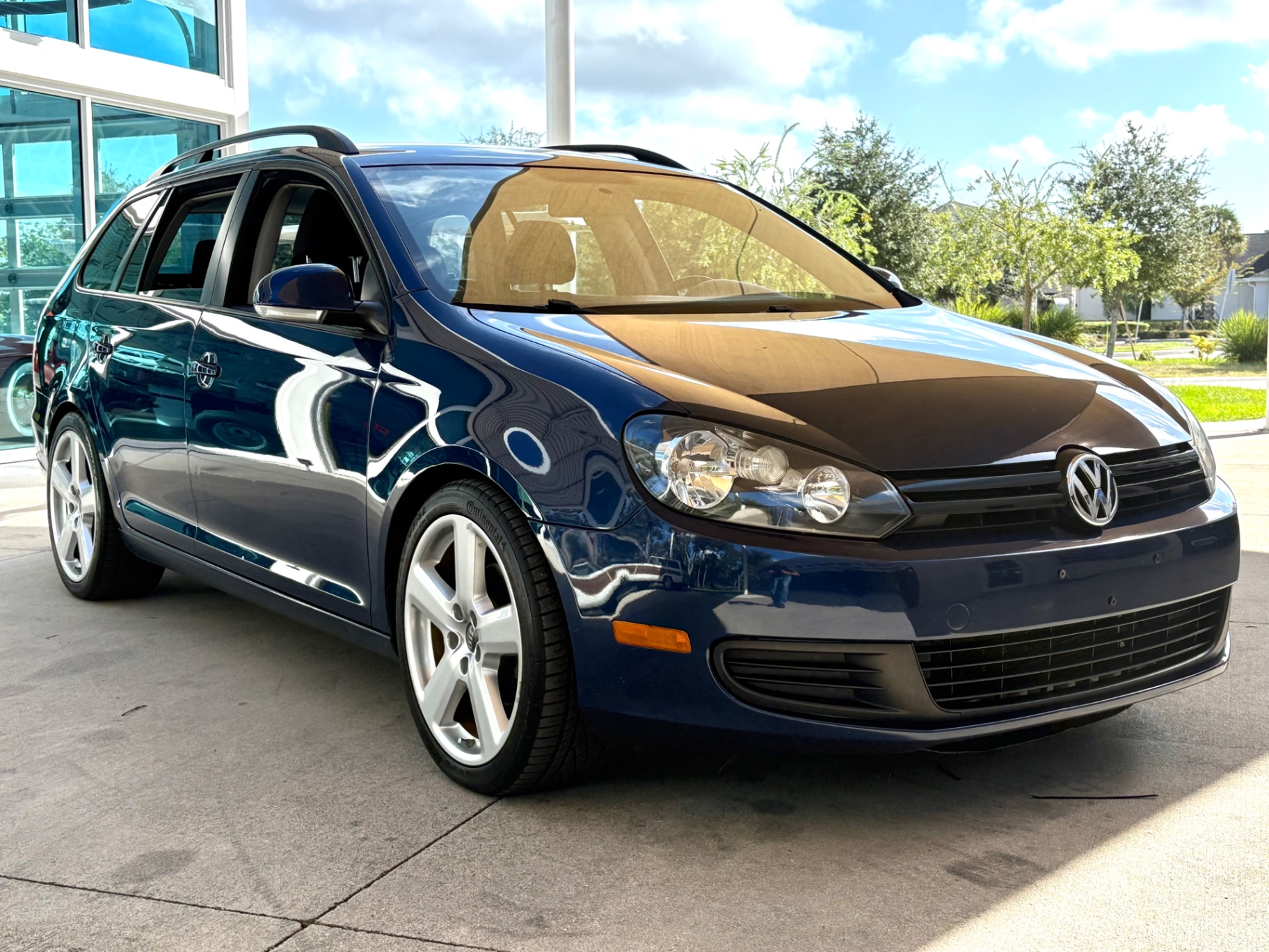 Vehicle photo 3