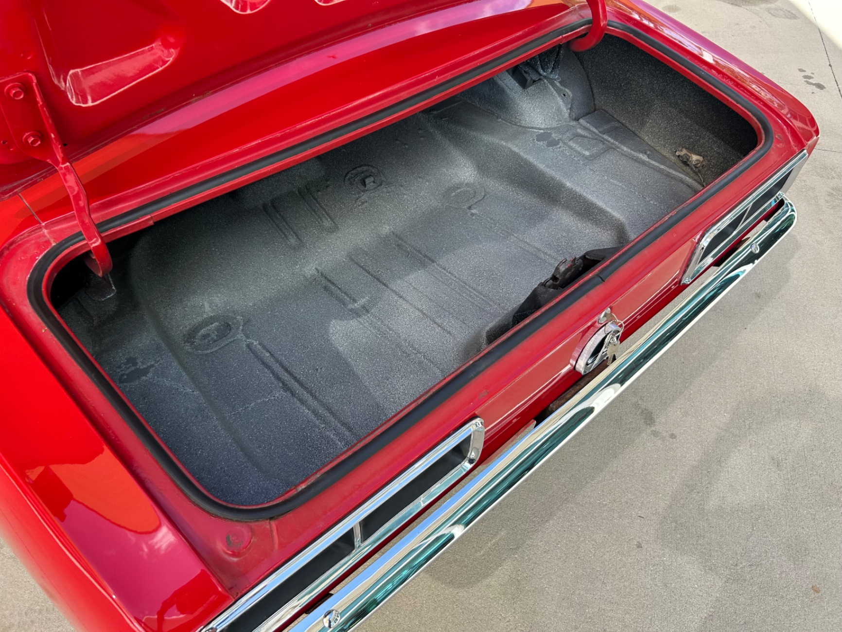 Vehicle photo 9