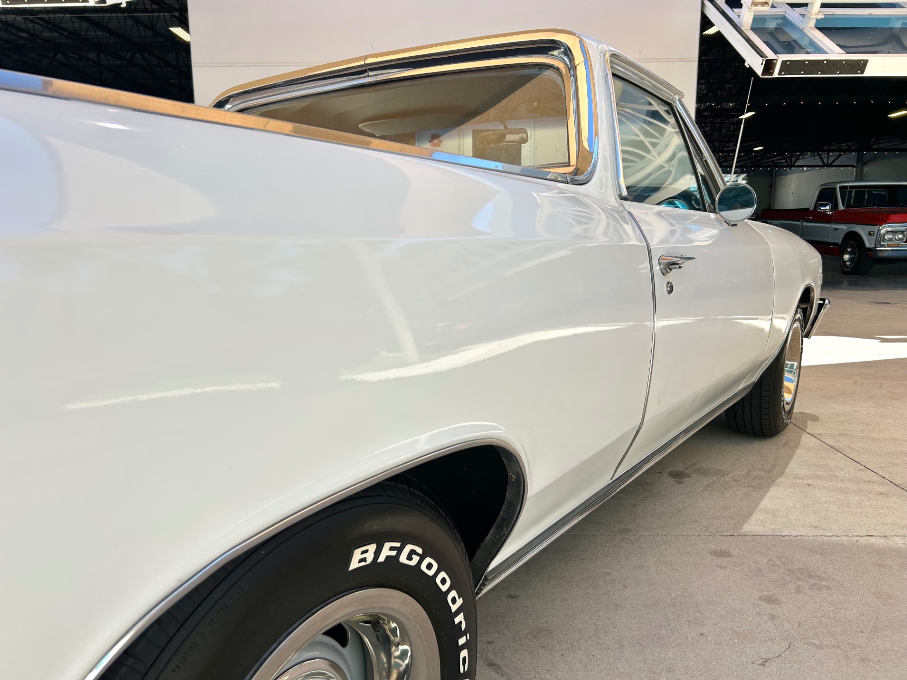 Vehicle photo 16