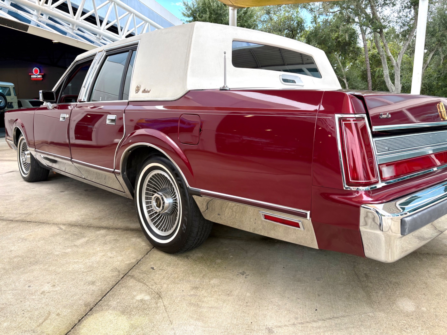 Vehicle photo 15