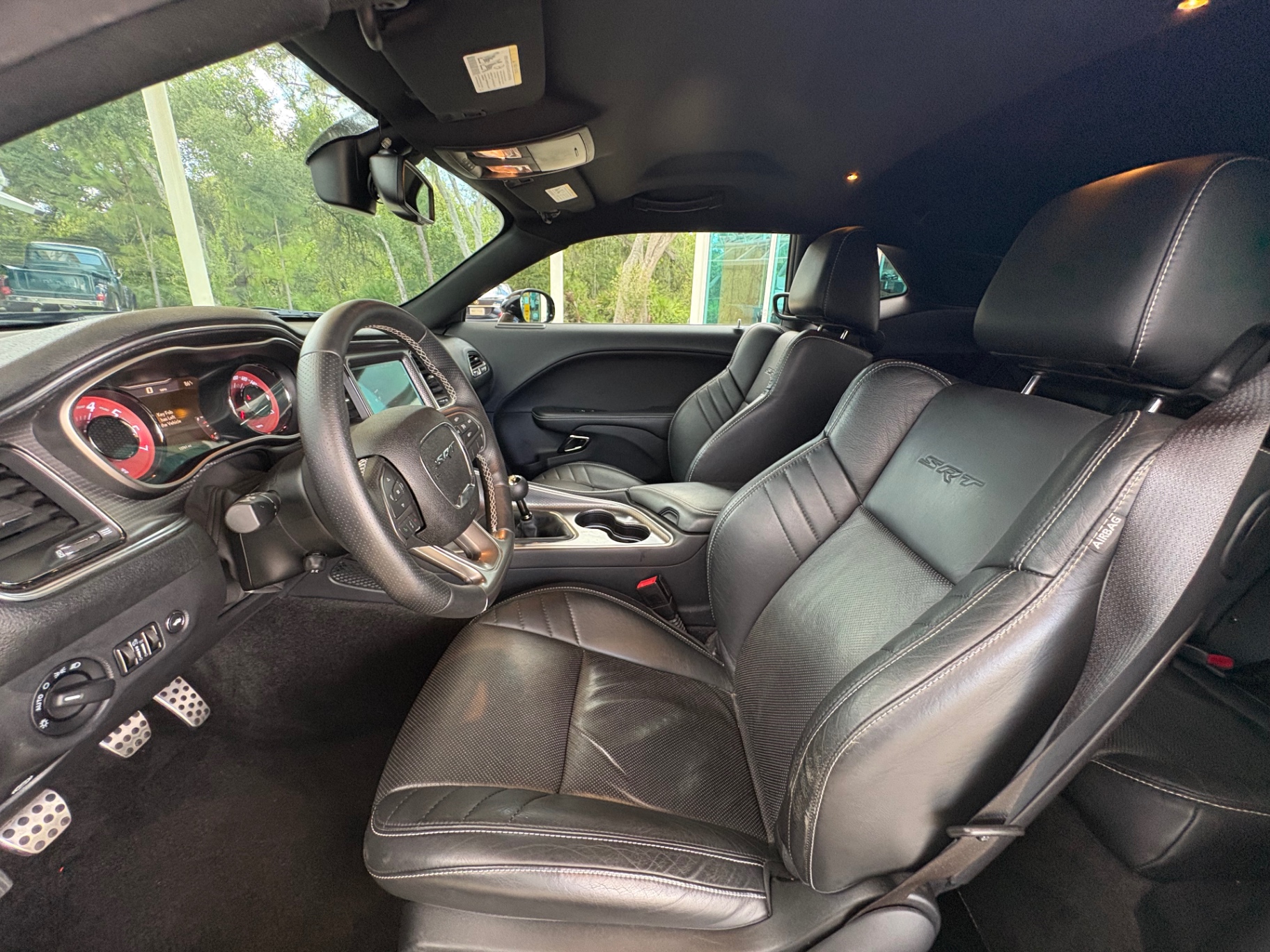 Vehicle photo 32