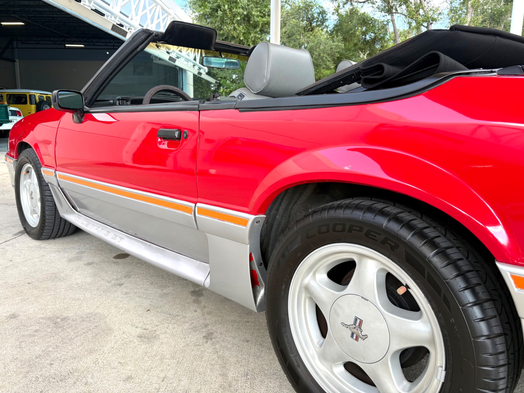 Vehicle photo 14