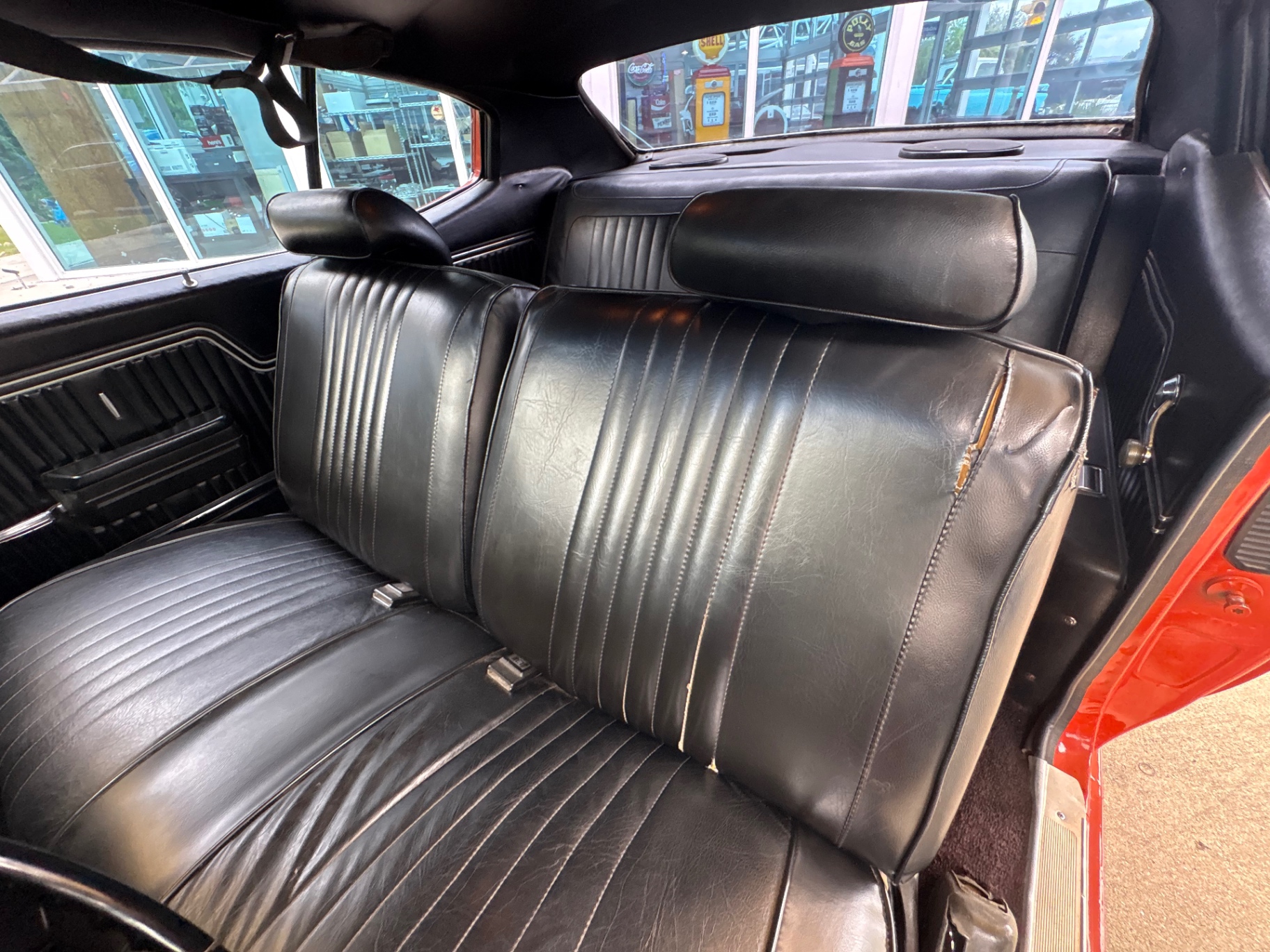 Vehicle photo 37