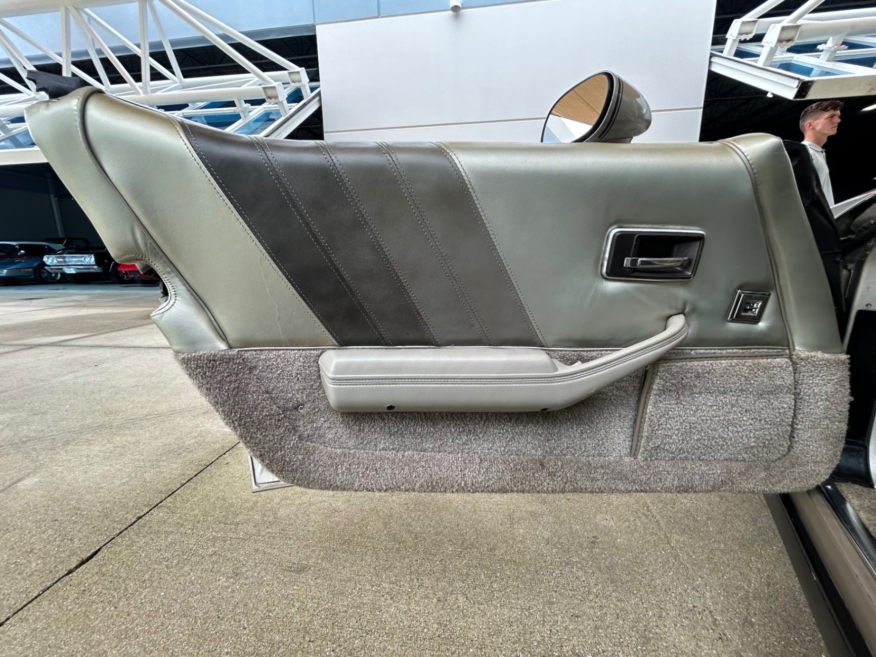 Vehicle photo 18