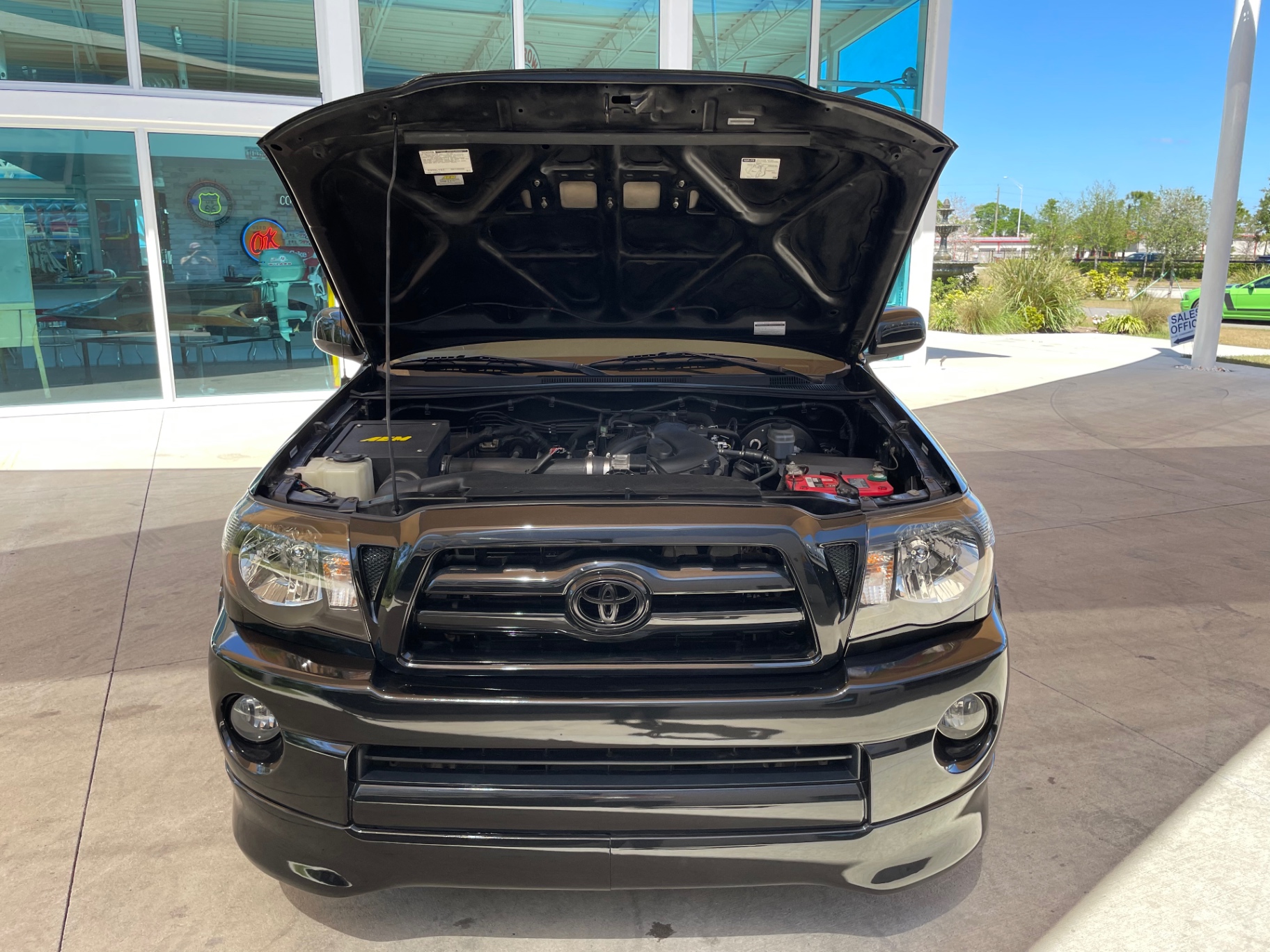 Vehicle photo 5