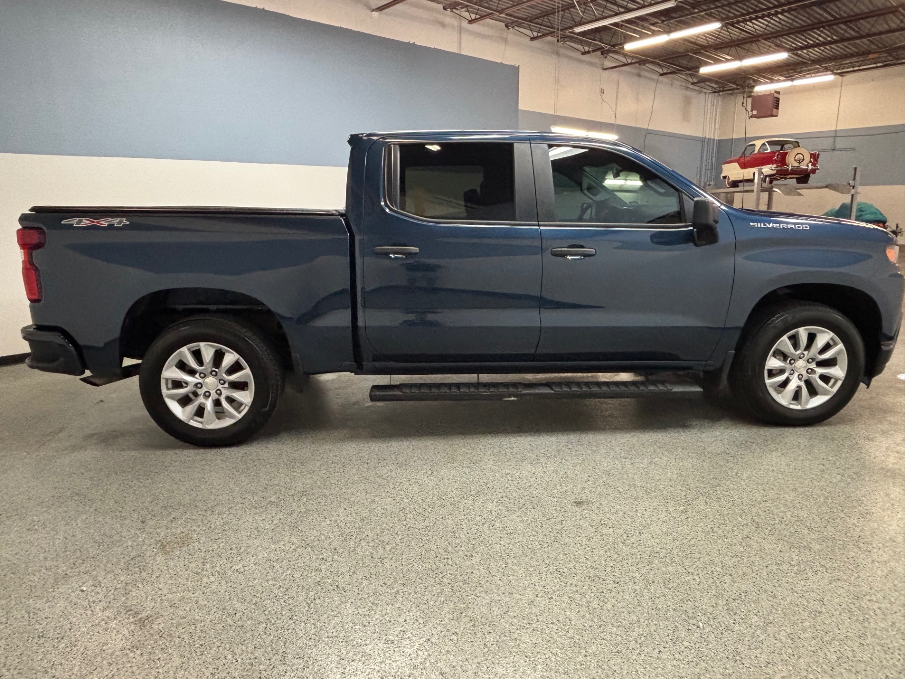 Vehicle photo 8