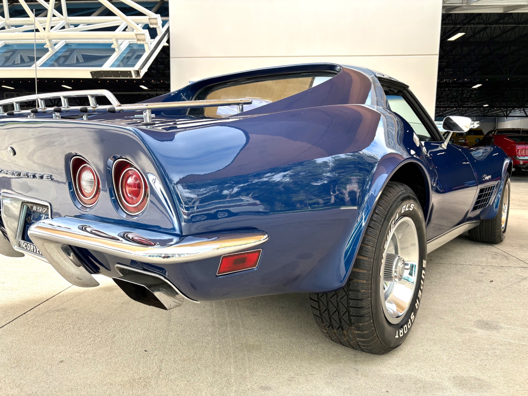 Vehicle photo 16