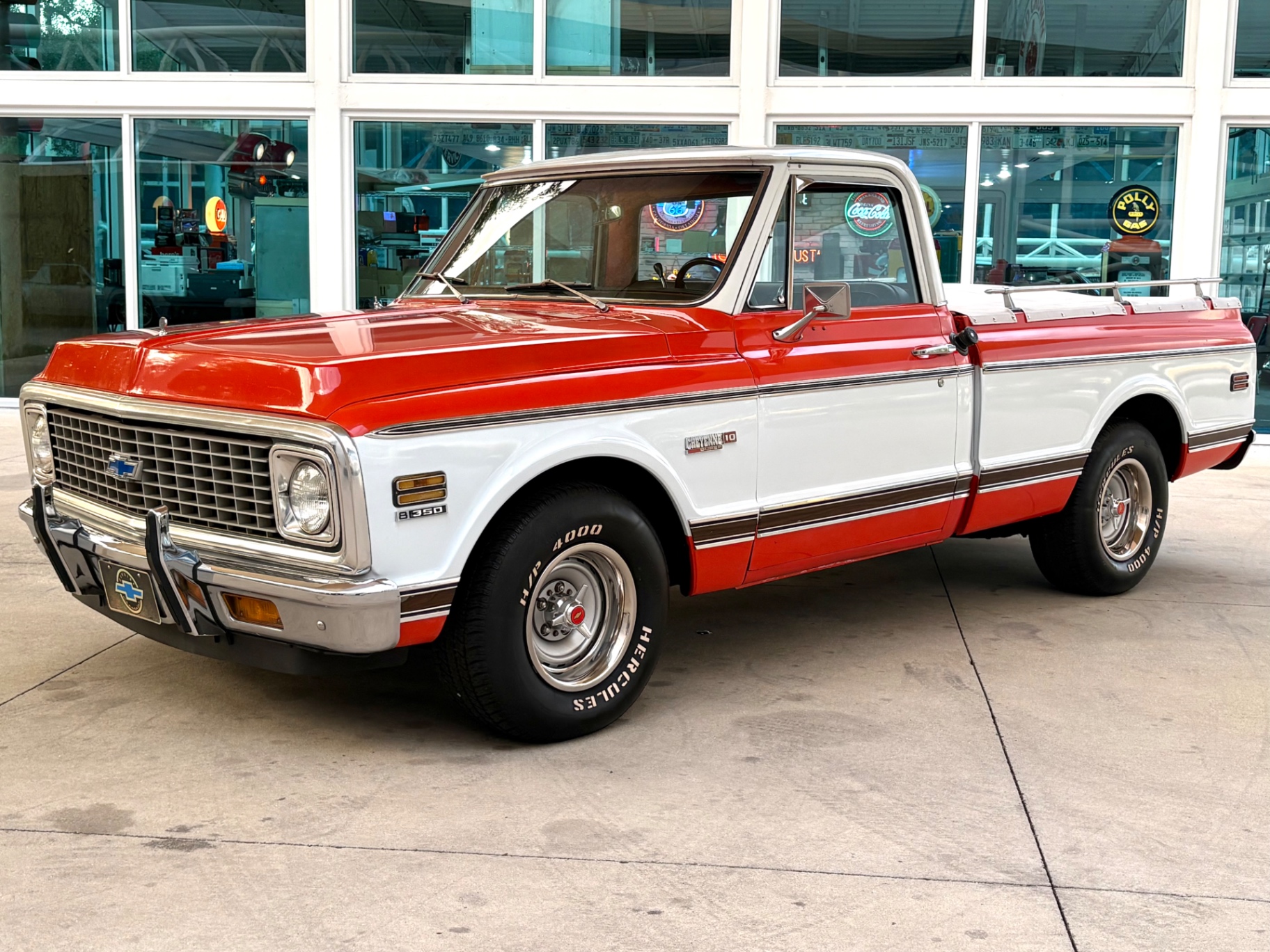 Vehicle photo 11
