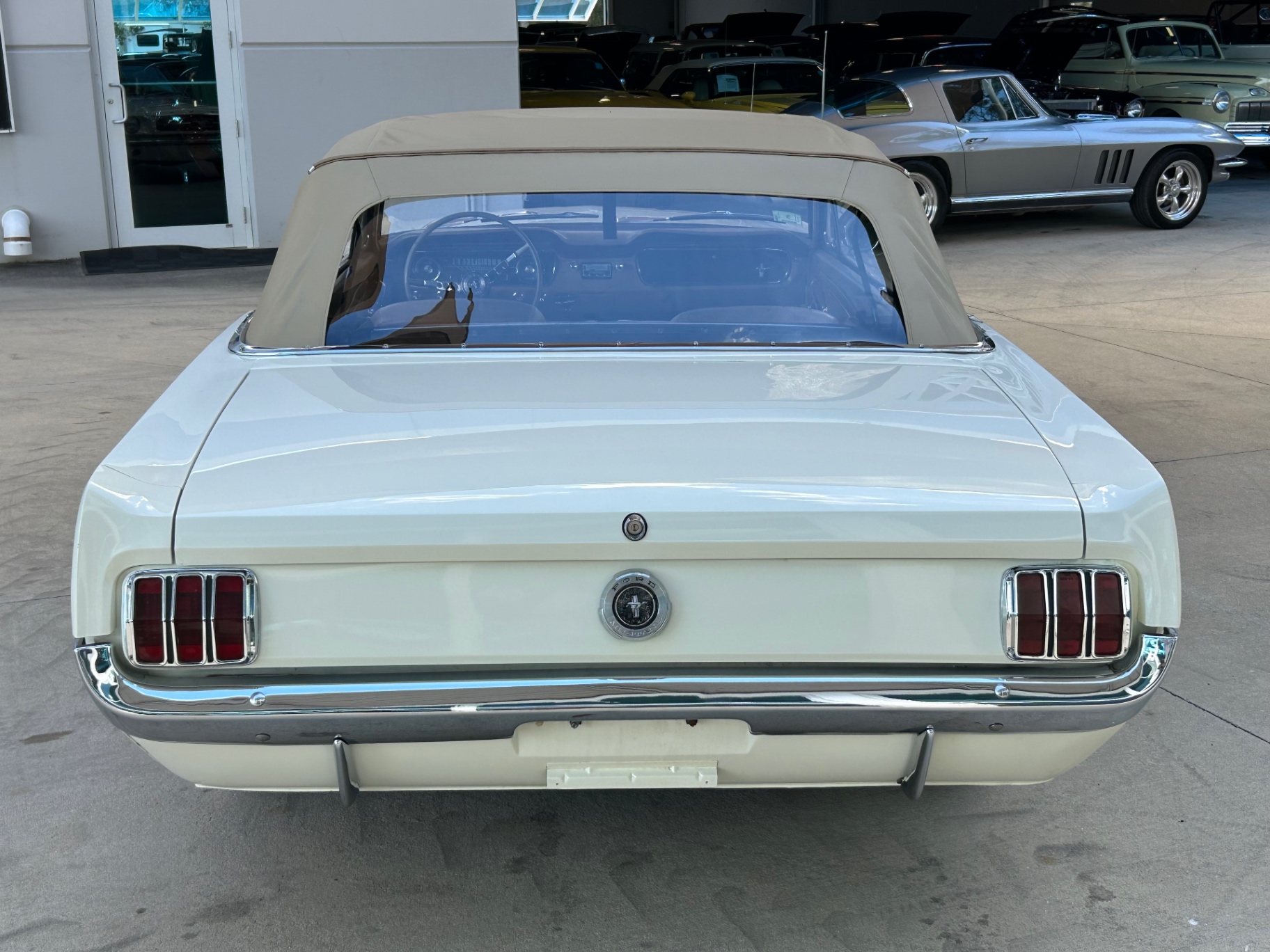 Vehicle photo 15