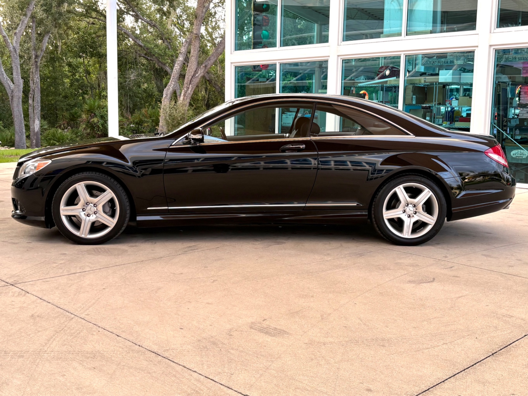 Vehicle photo 10