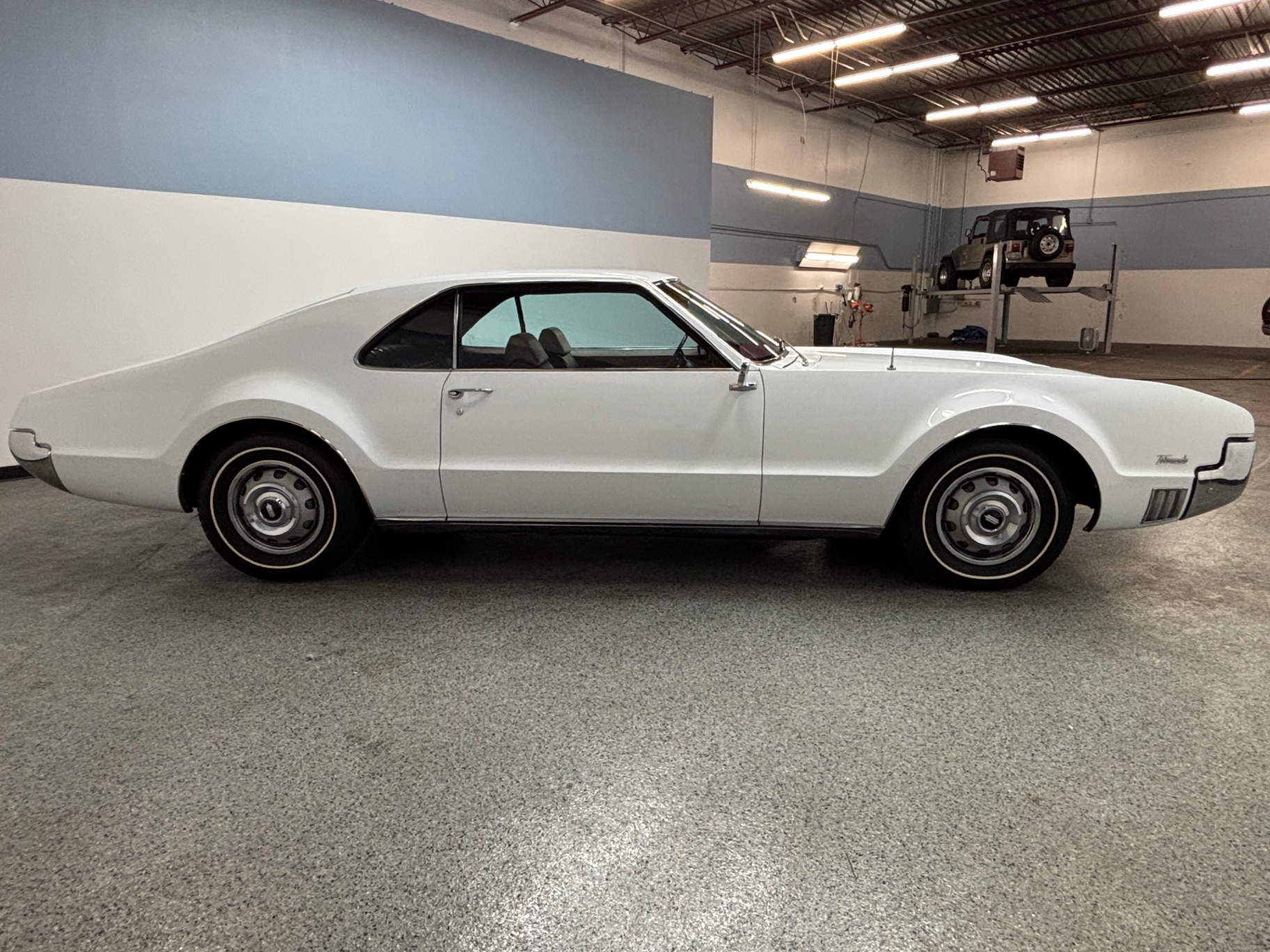 Vehicle photo 8