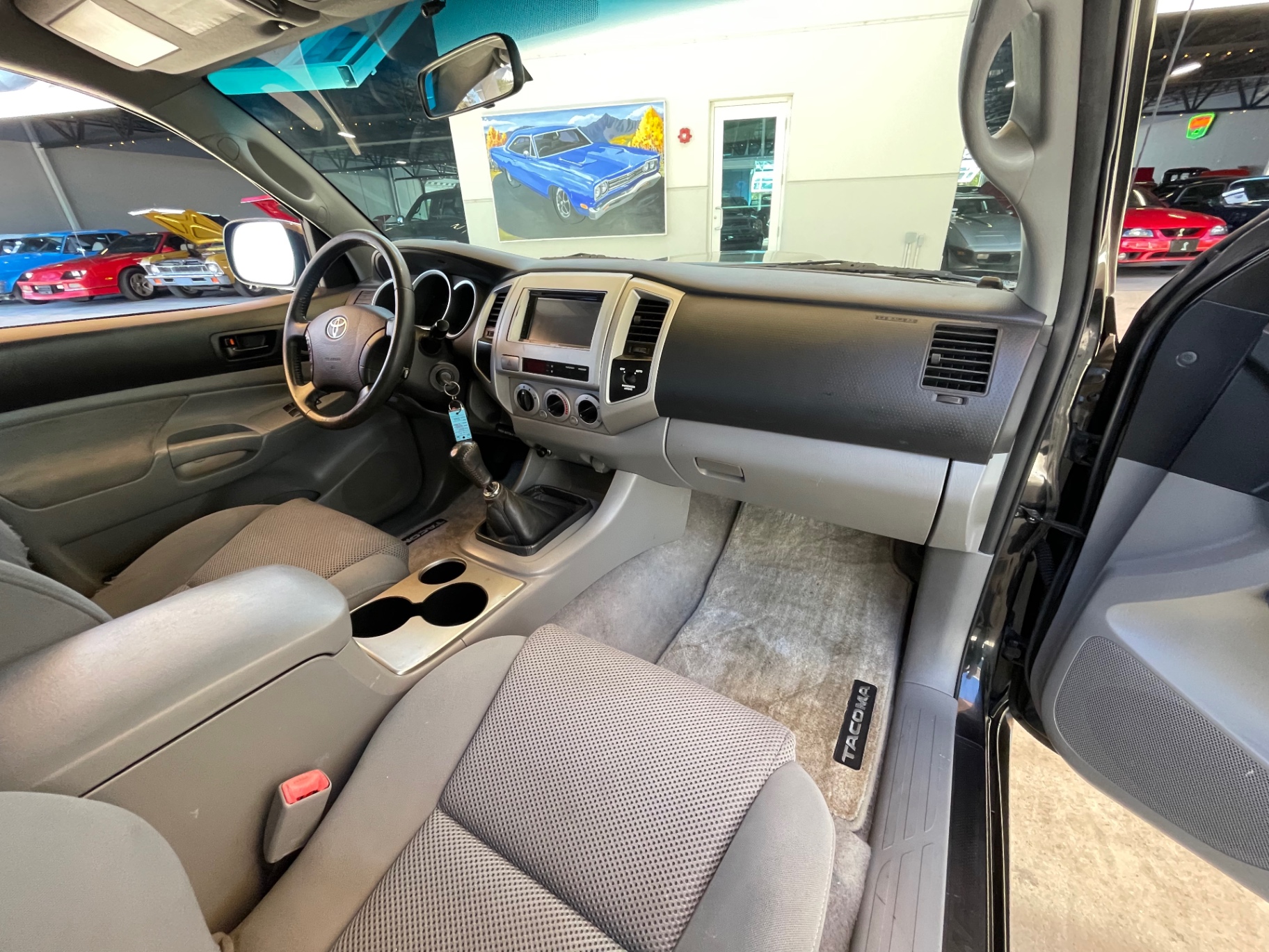 Vehicle photo 37