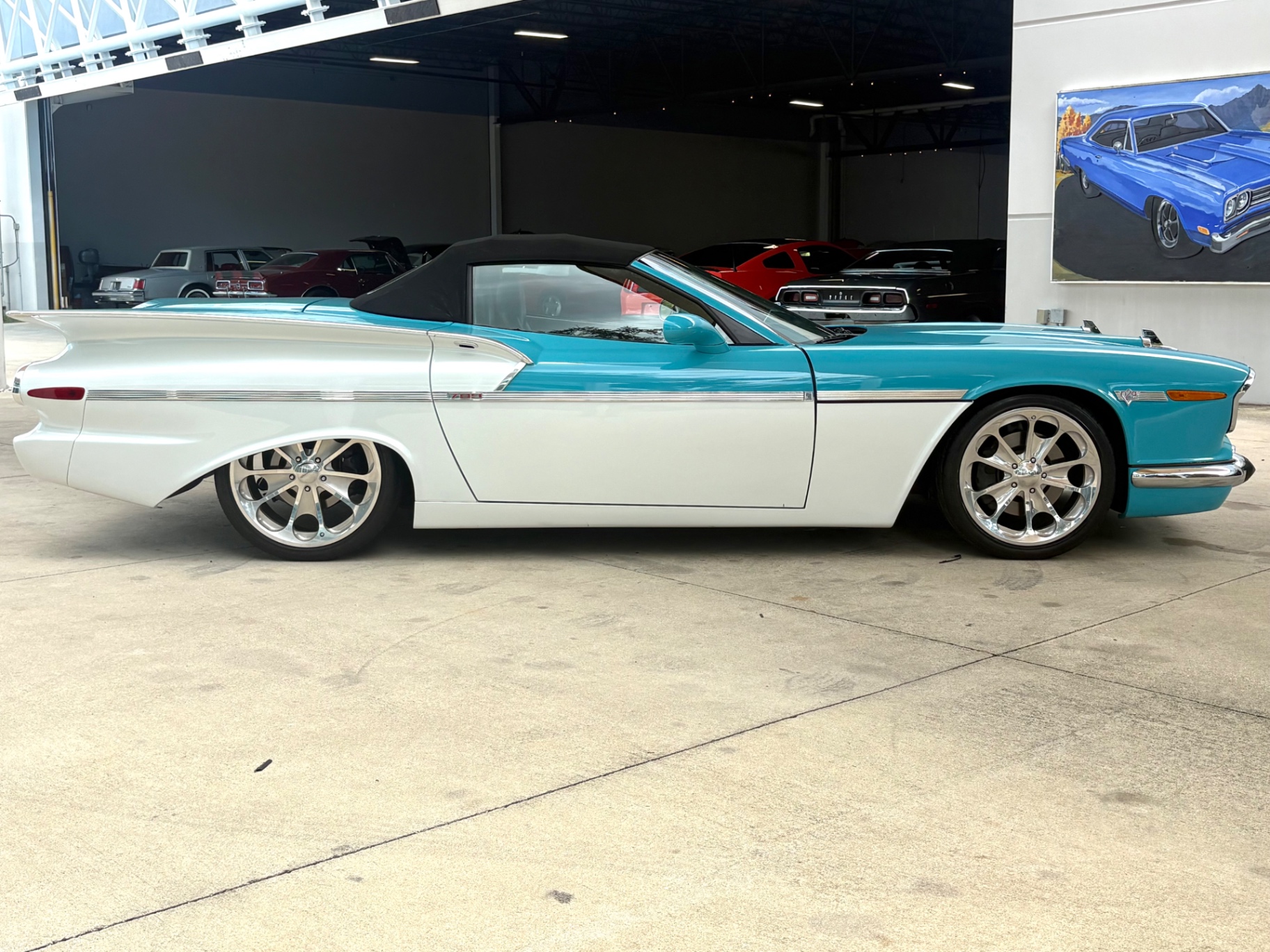 Vehicle photo 21