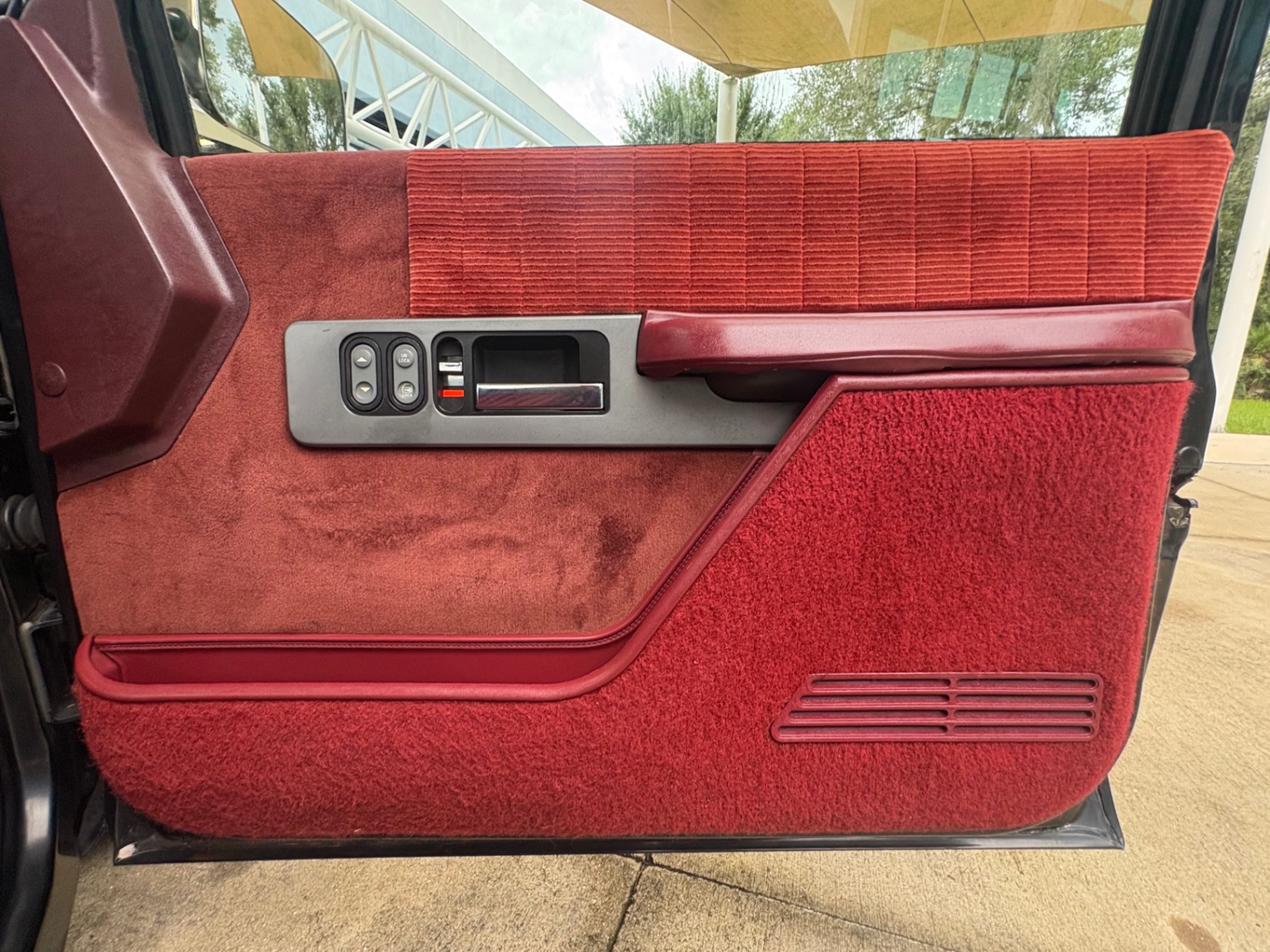 Vehicle photo 37