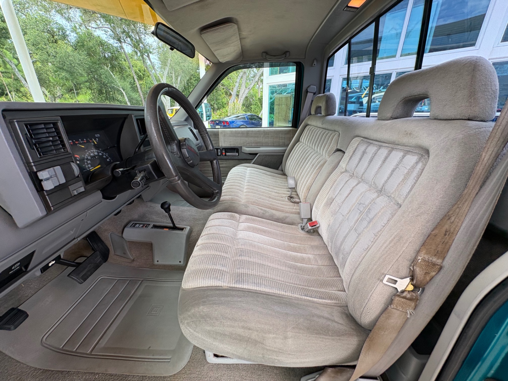 Vehicle photo 34