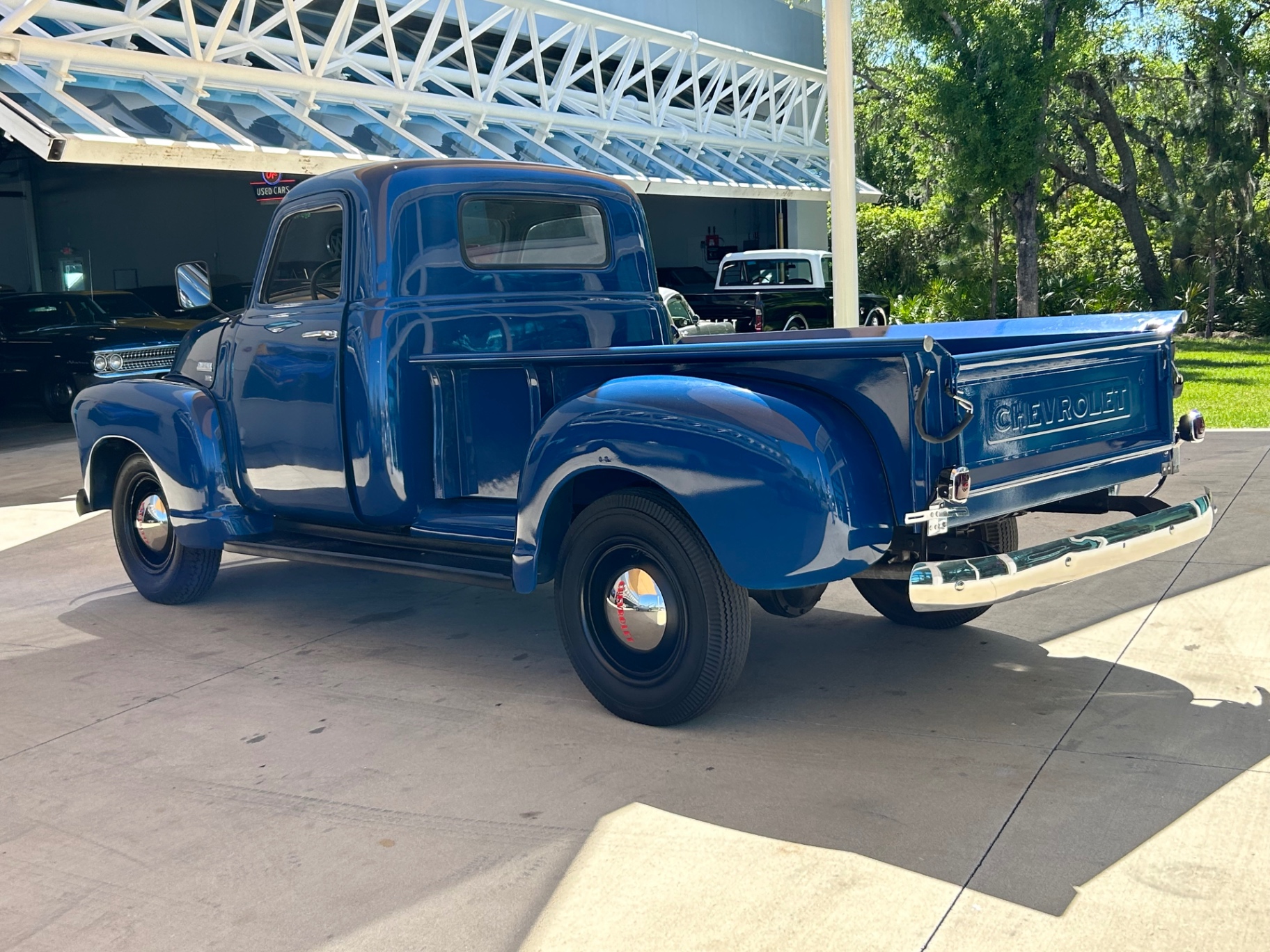 Vehicle photo 7