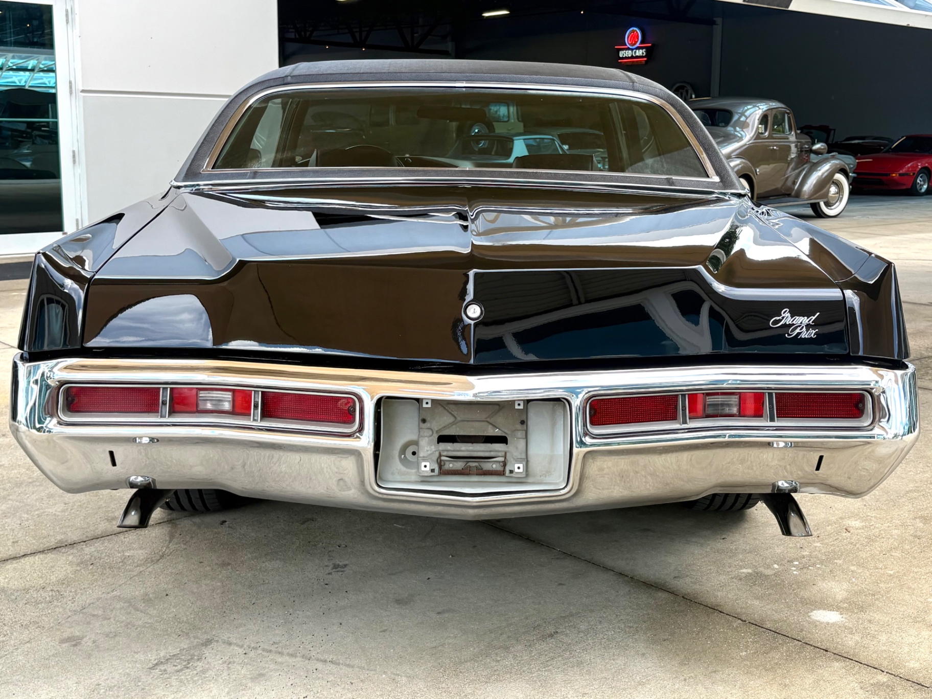 Vehicle photo 7