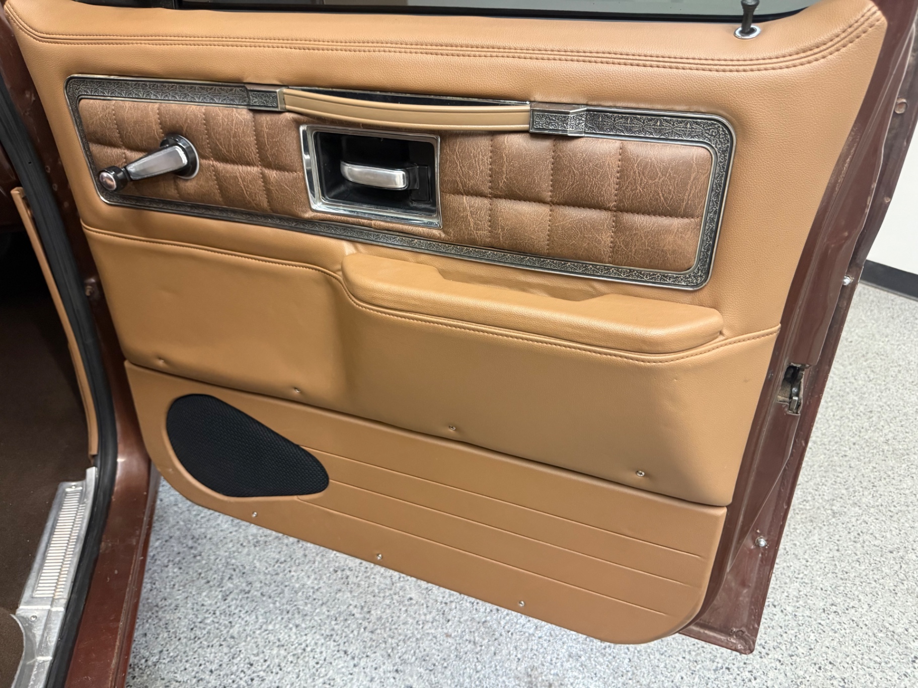 Vehicle photo 33