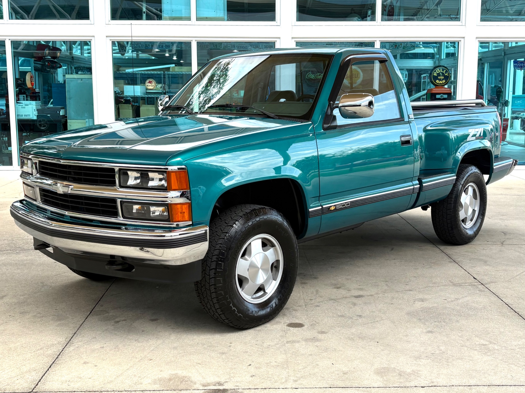Vehicle photo 11