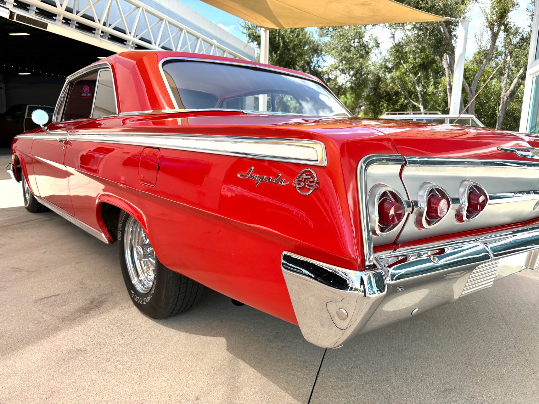 Vehicle photo 16