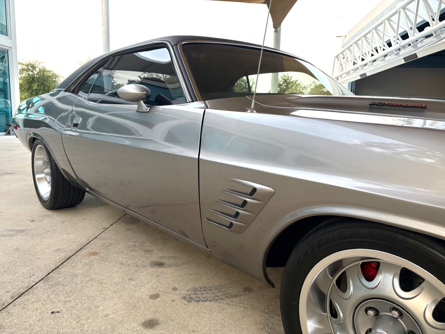 Vehicle photo 22