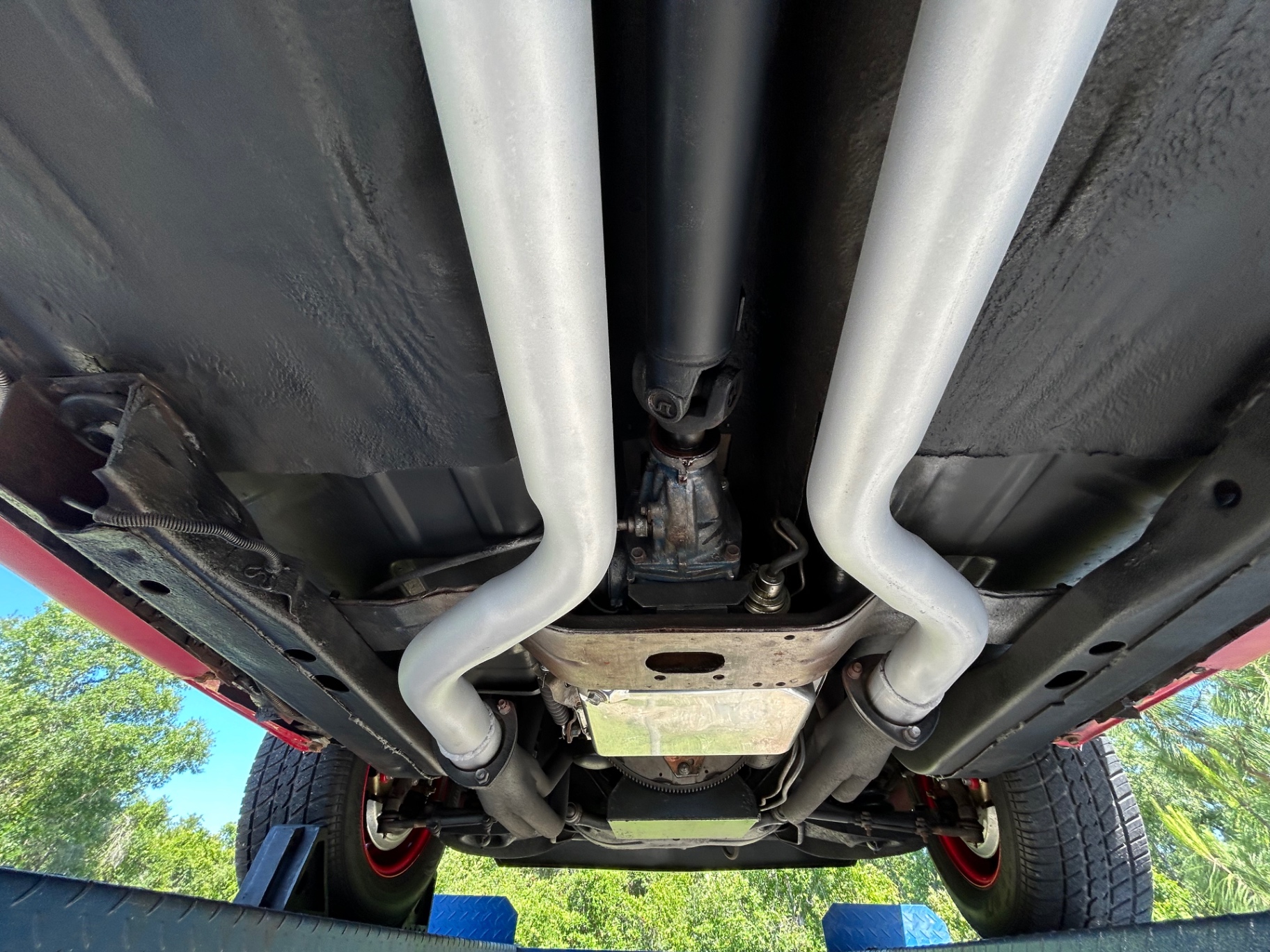Vehicle photo 32