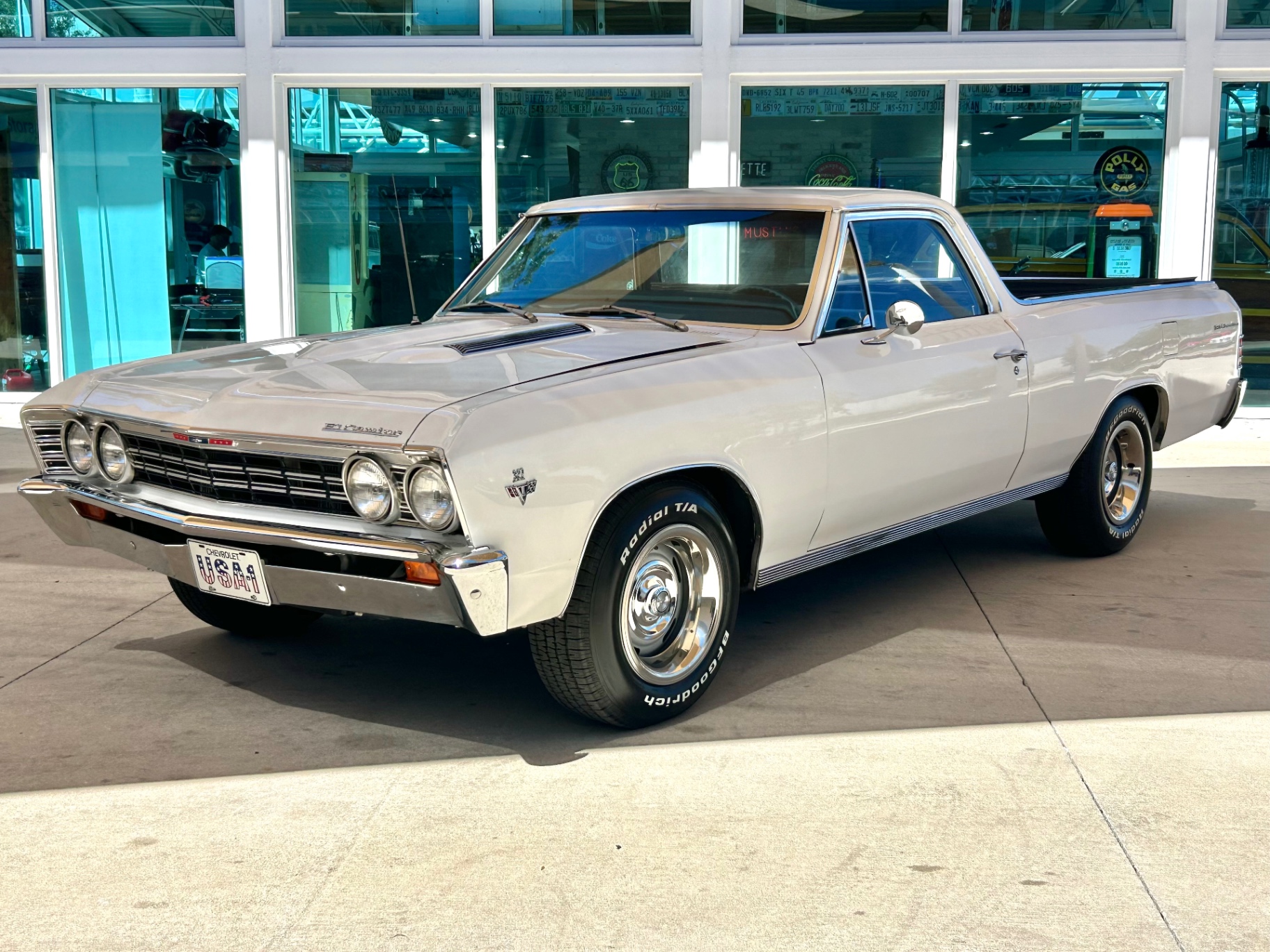 Vehicle photo 10