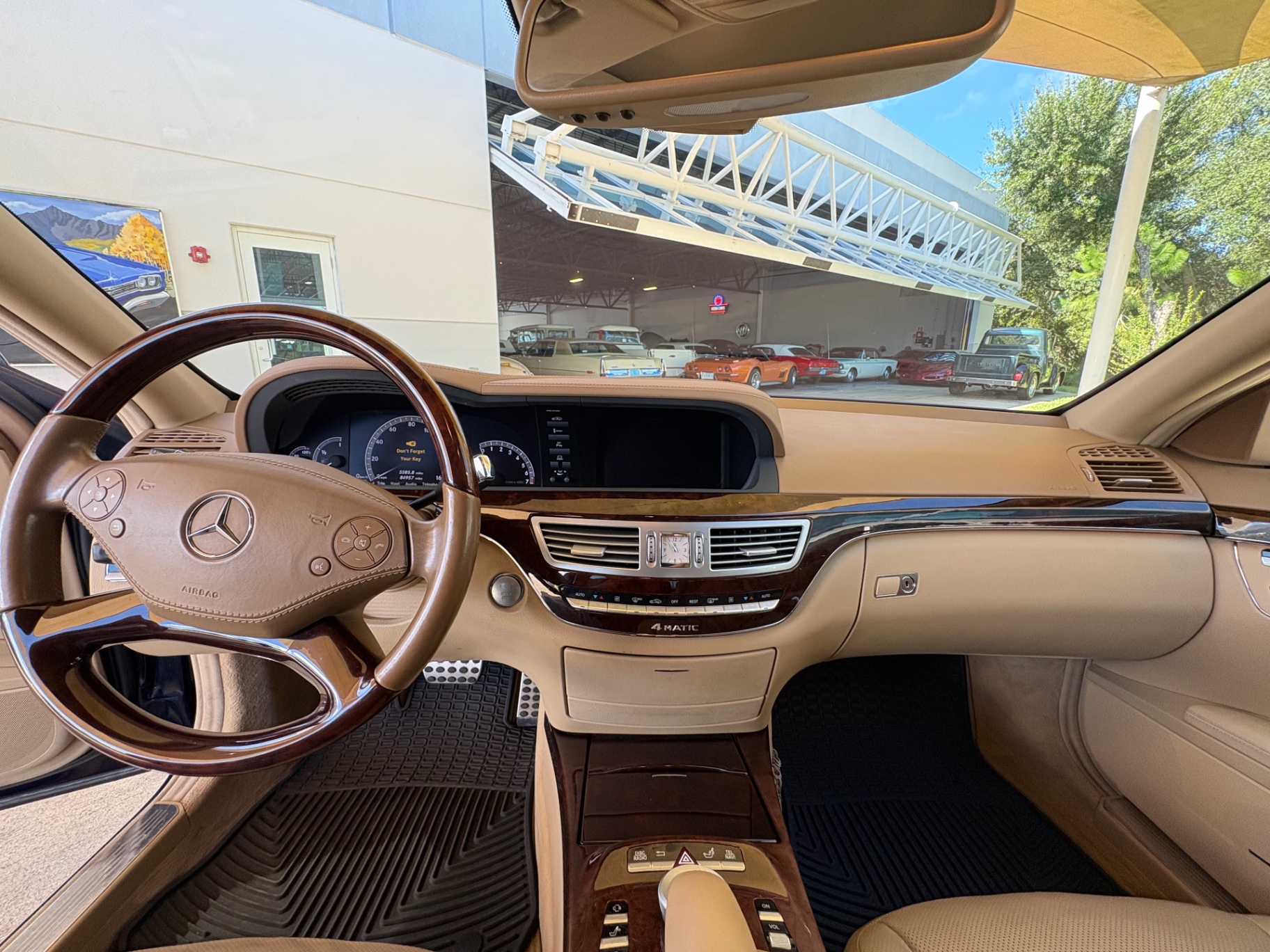 Vehicle photo 34