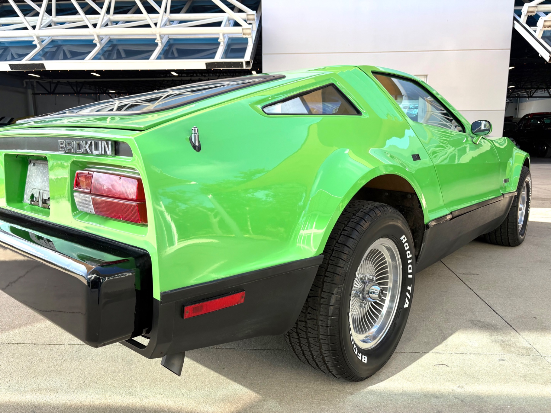 Vehicle photo 16