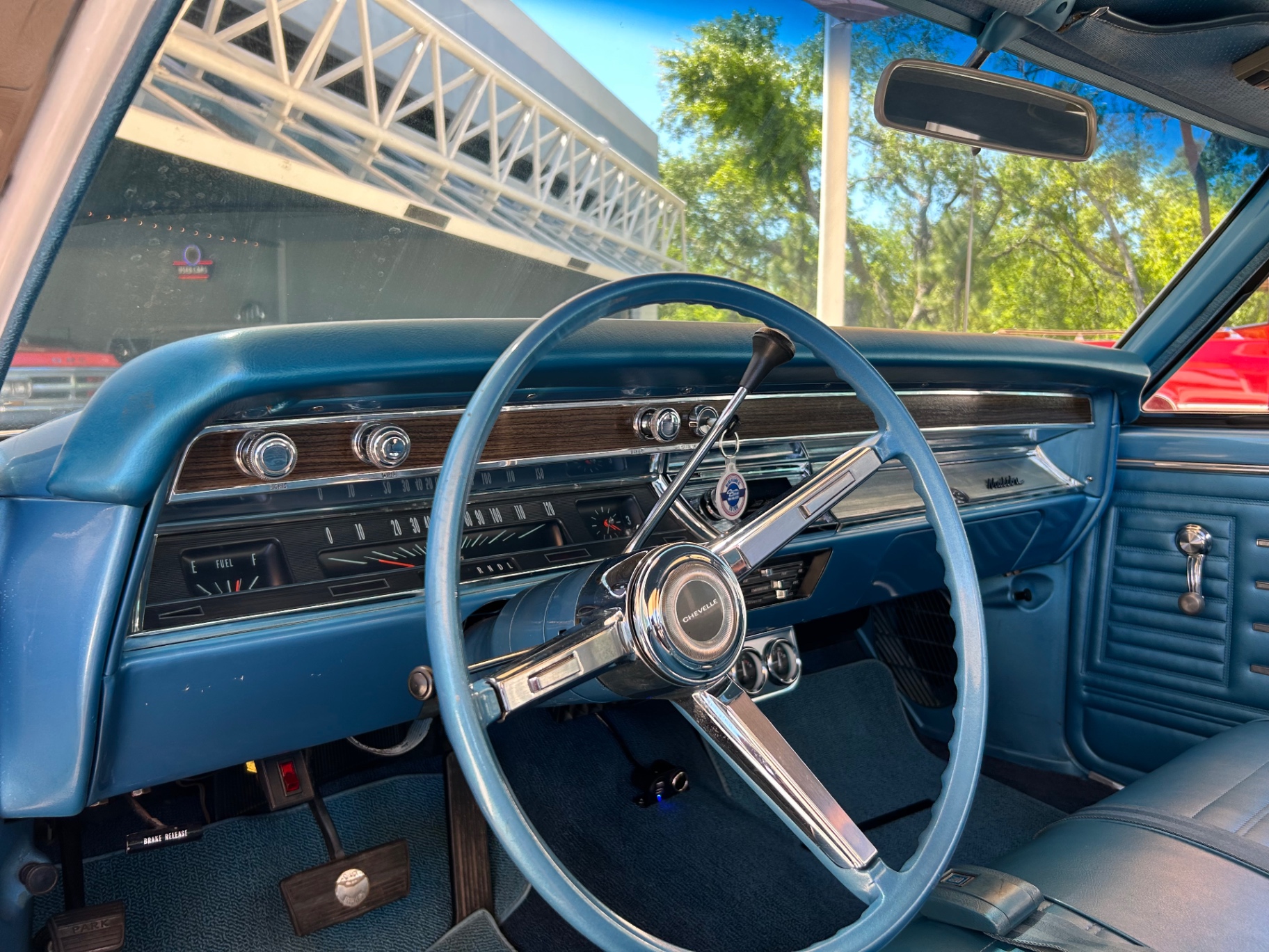 Vehicle photo 30