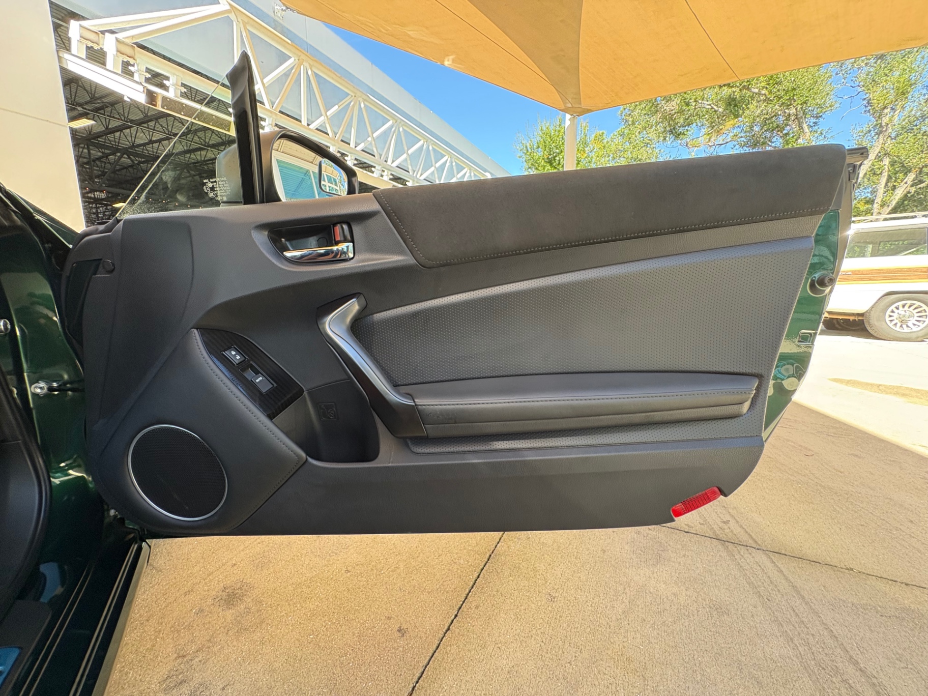 Vehicle photo 34