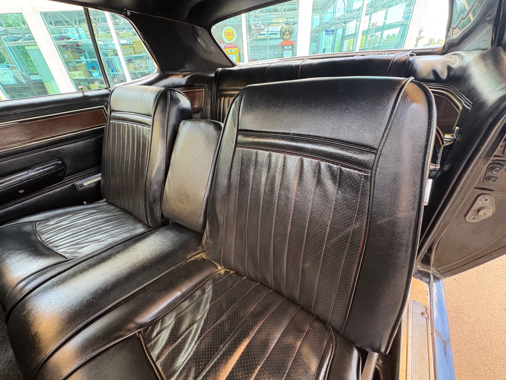 Vehicle photo 34