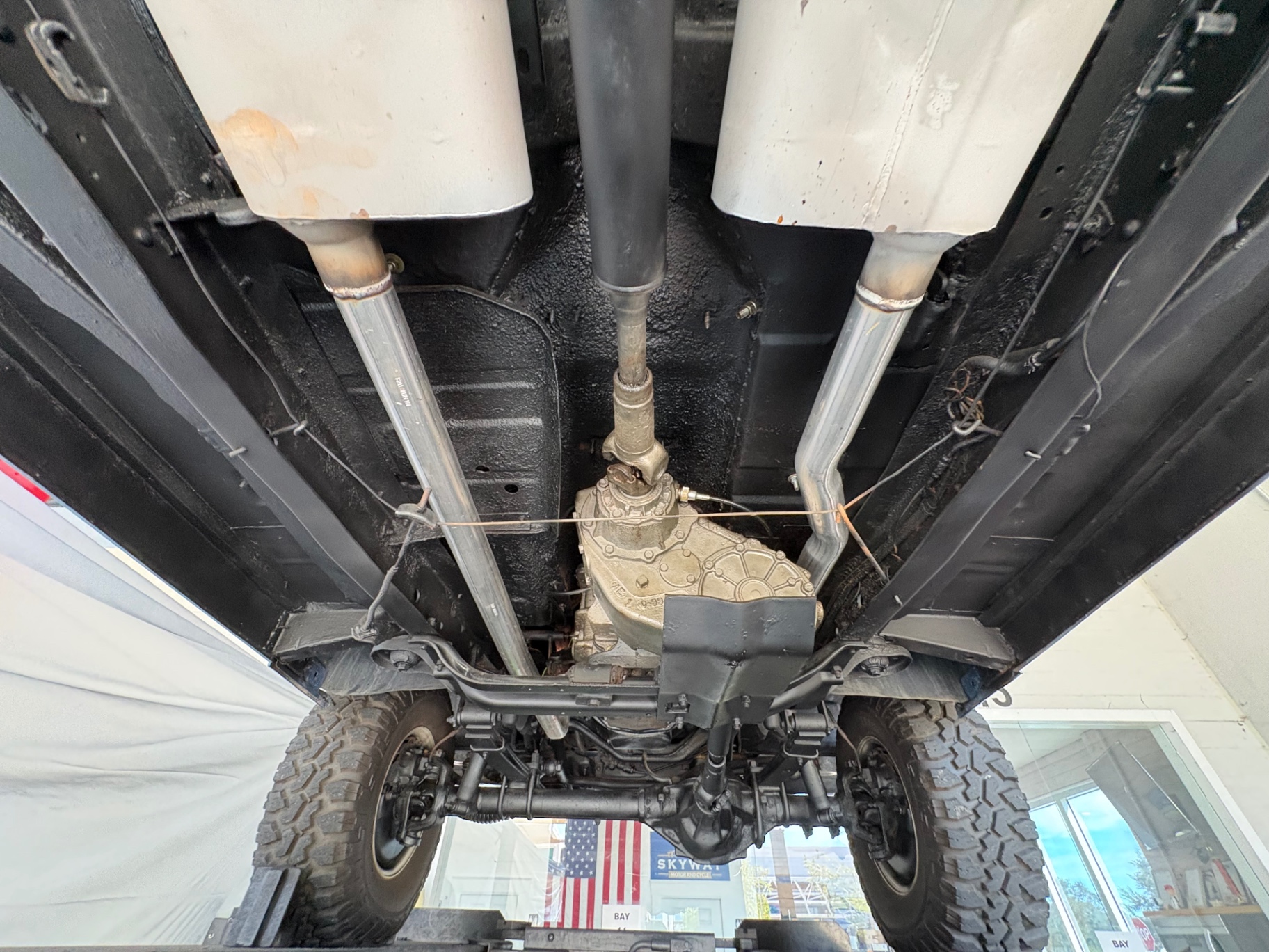 Vehicle photo 46