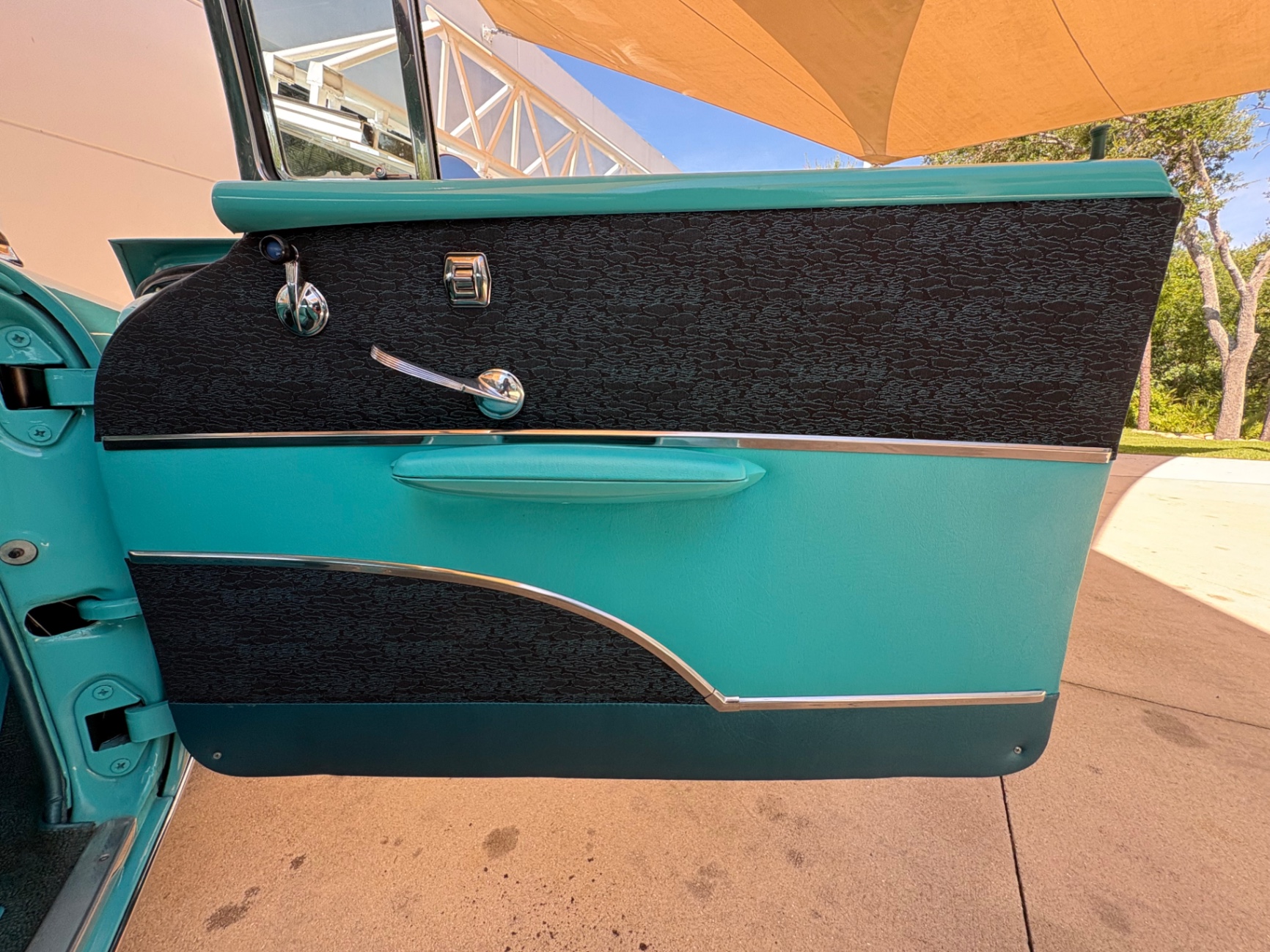 Vehicle photo 33