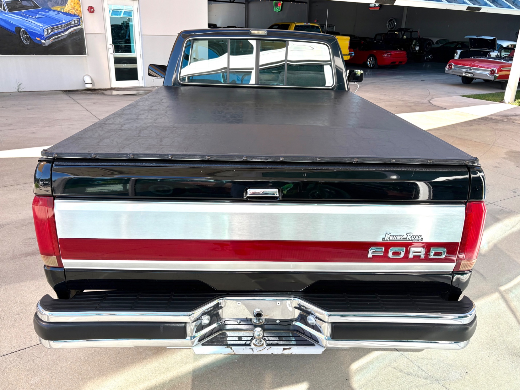 Vehicle photo 8