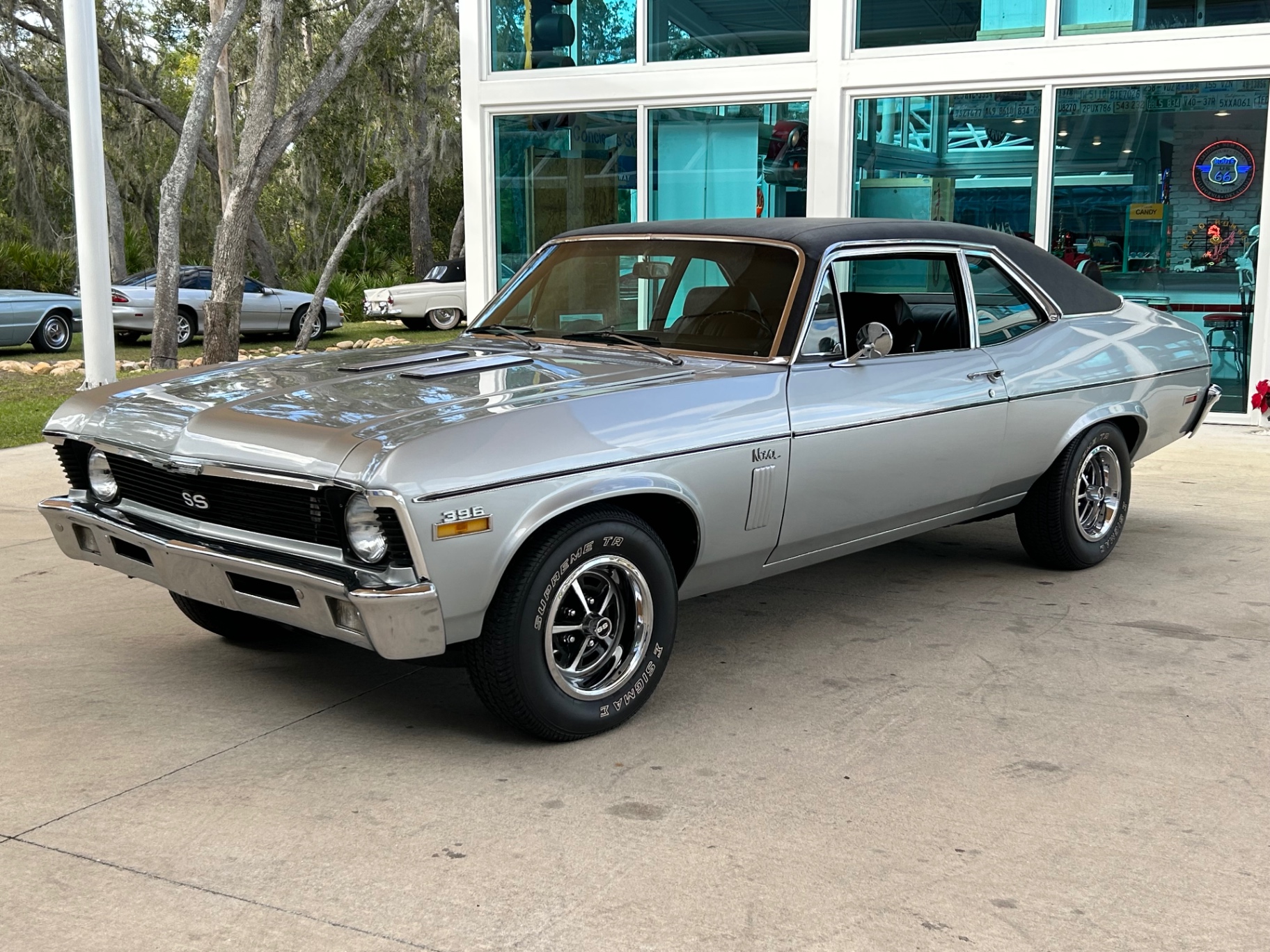 Vehicle photo 12