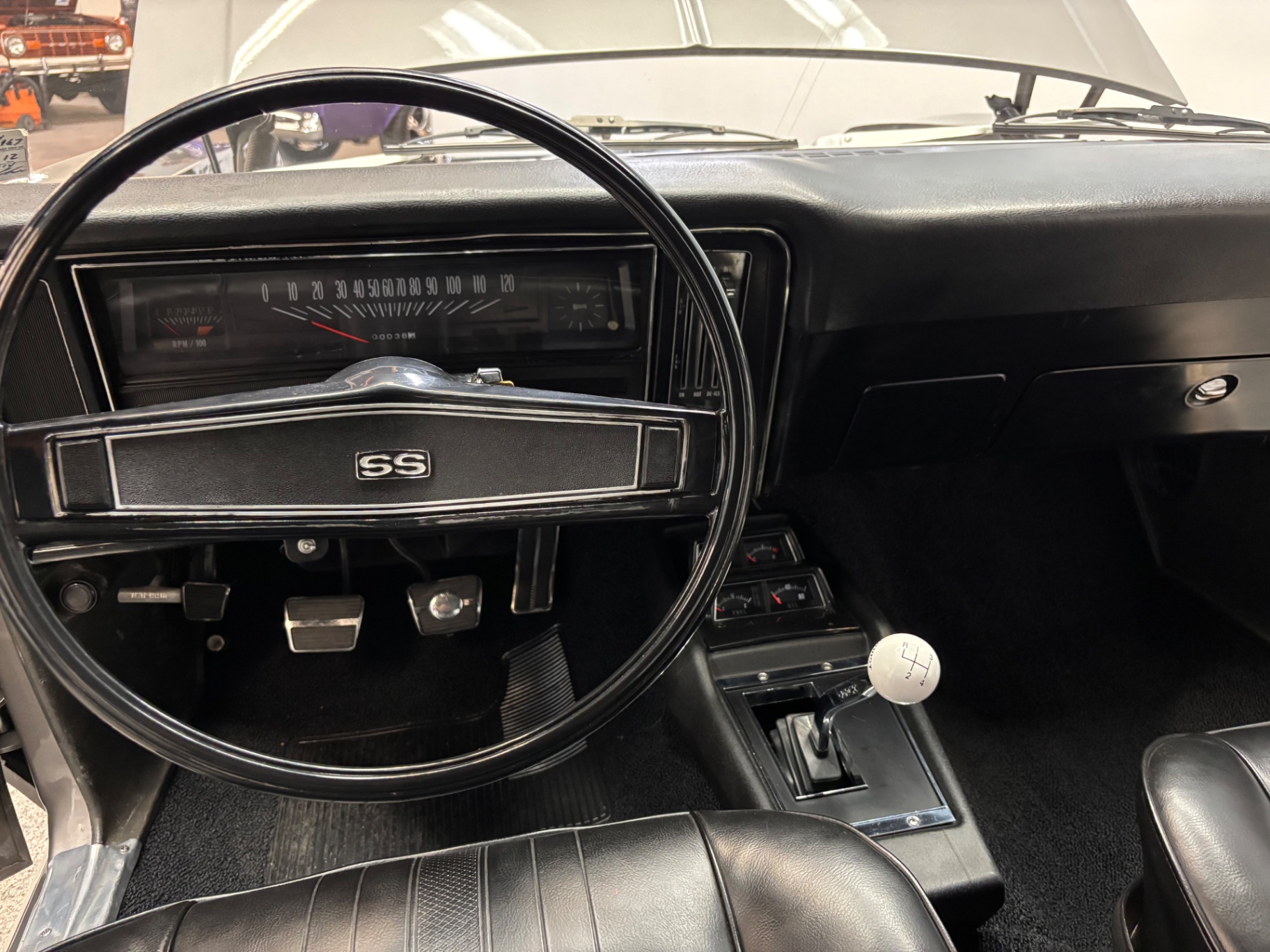 Vehicle photo 24