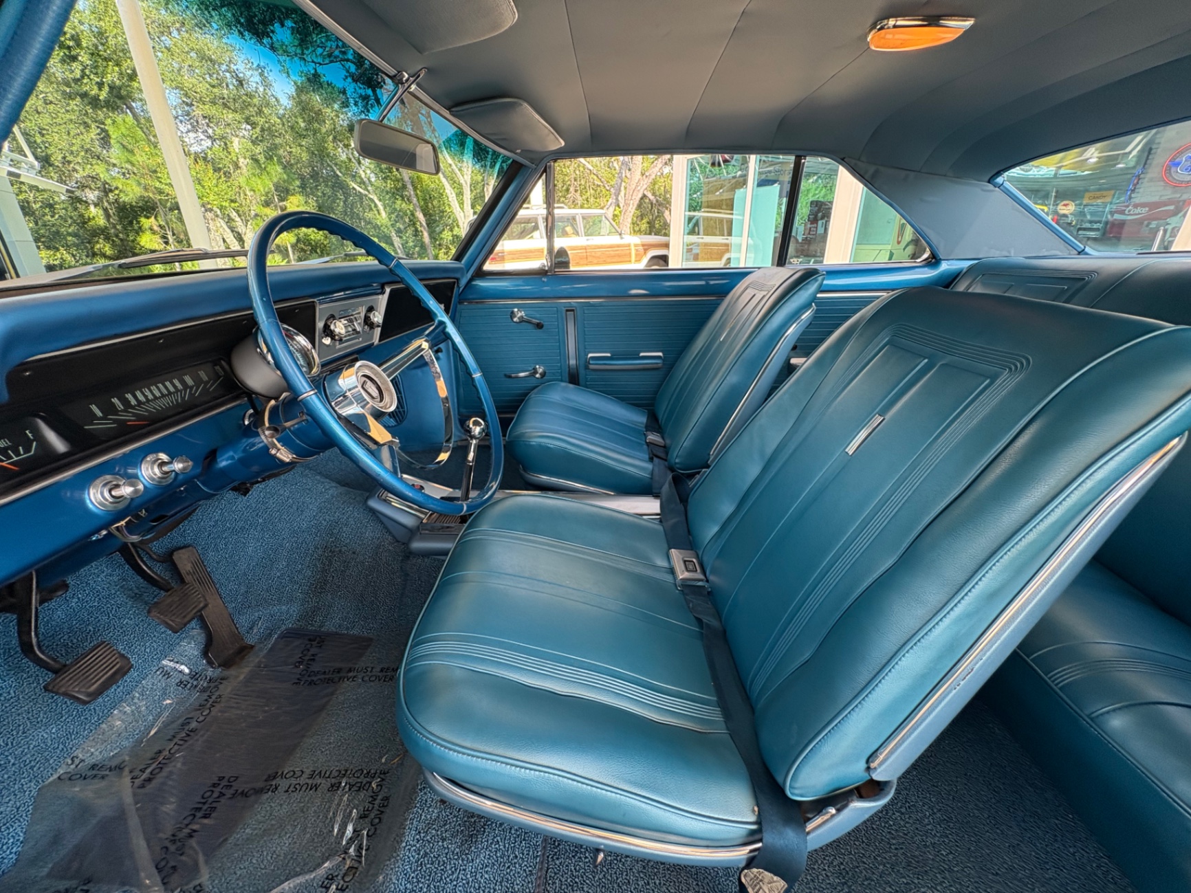 Vehicle photo 32
