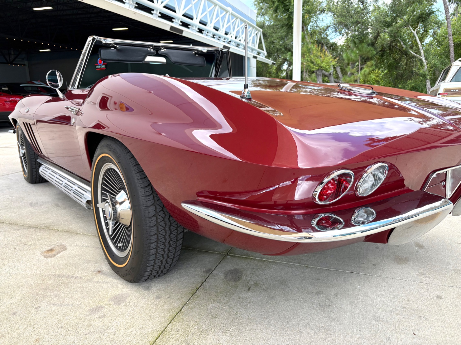 Vehicle photo 15